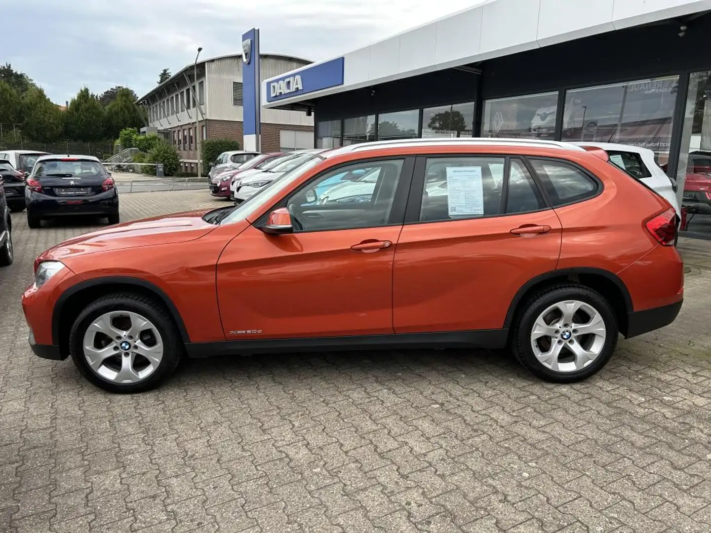 BMW X1 Orange - 2