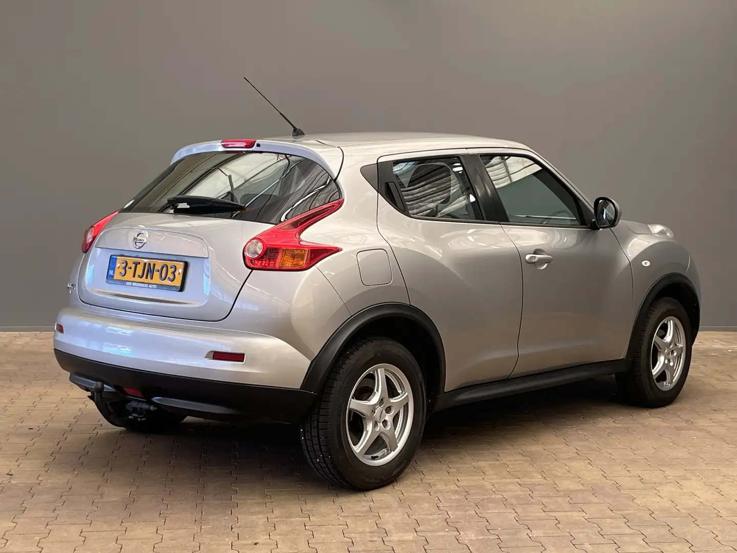 Nissan Juke 1.6 Acenta Trekhaak | Lichtmetalen velgen | DAB | Grijs - 2