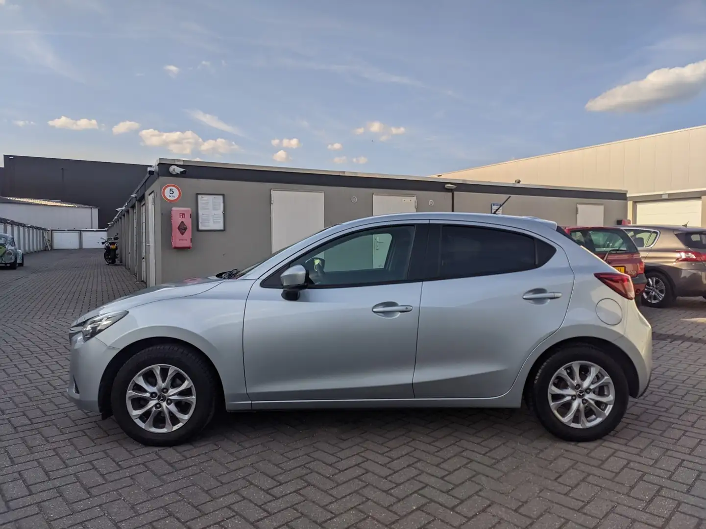 Mazda 2 Mazda 2 1.5 Skyactiv-G TS Grijs - 2