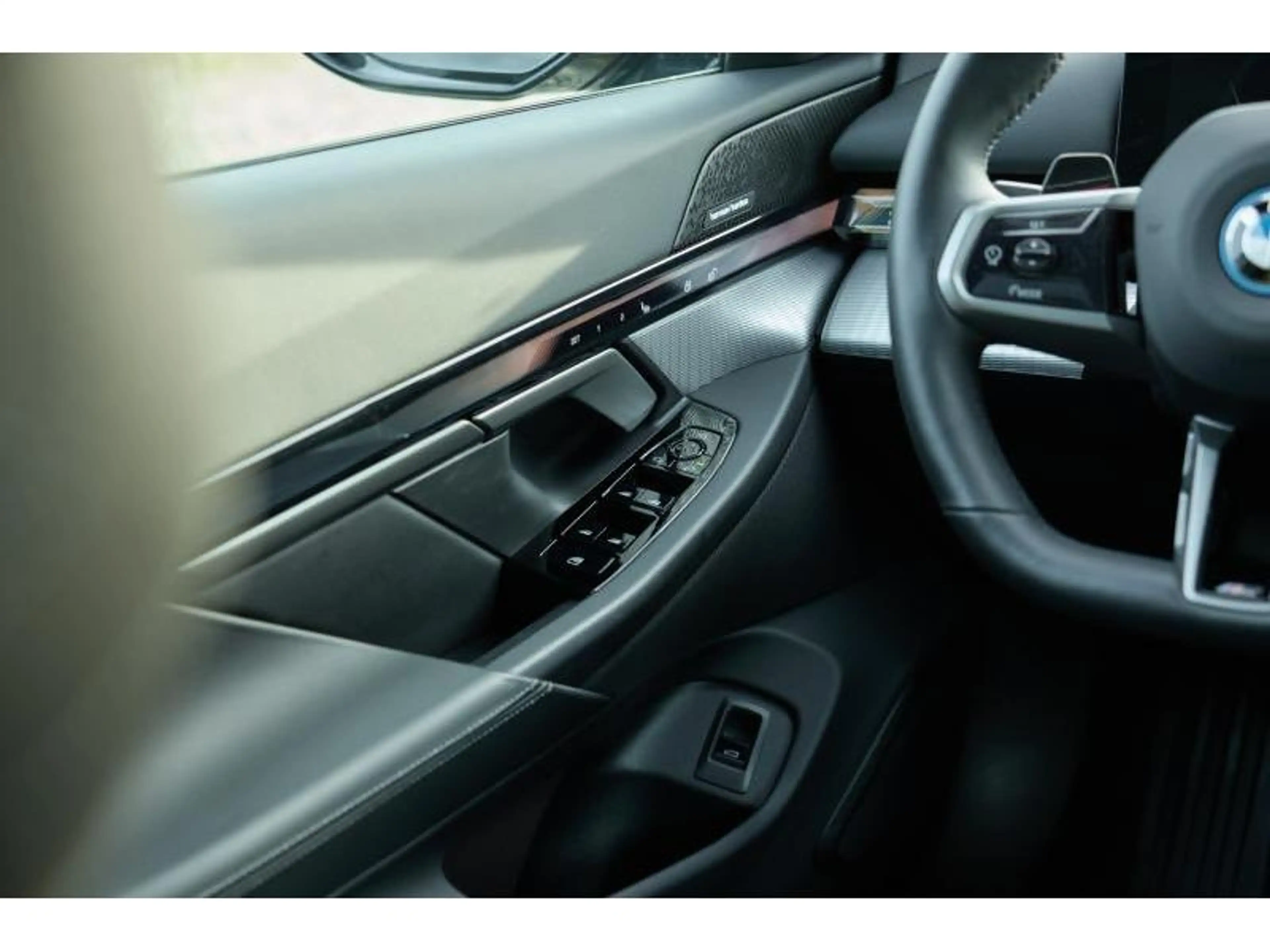 BMW i5 i5 eDrive40 Touring — photo 13