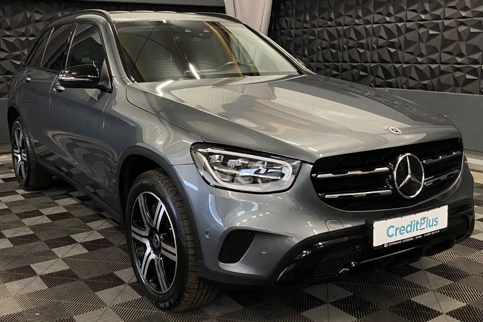 Mercedes-Benz GLC 300 e 4Matic, LED, PDC, Navi, Sitzheizung Grau - 1