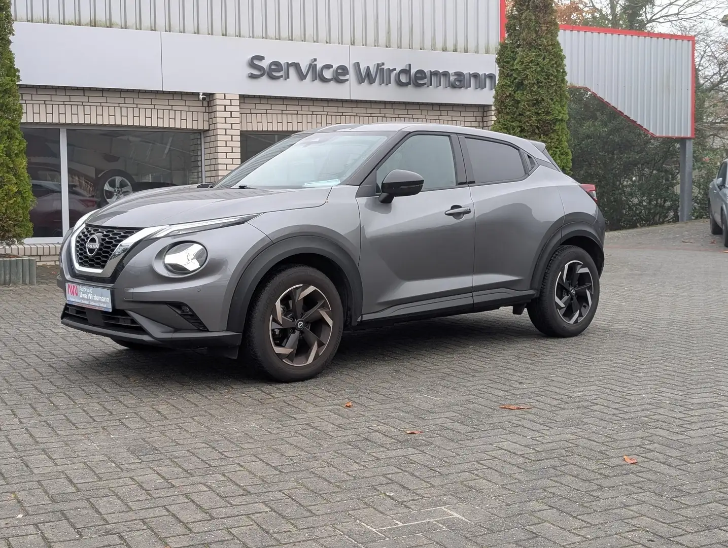 Nissan Juke N-Connecta - 8-fach bereift Gris - 1
