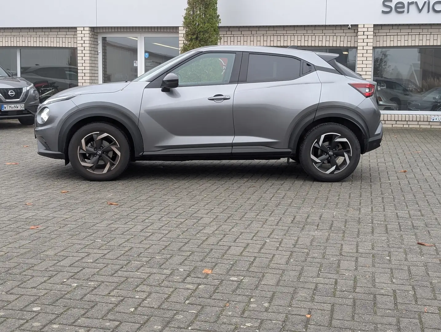 Nissan Juke N-Connecta - 8-fach bereift Gris - 2