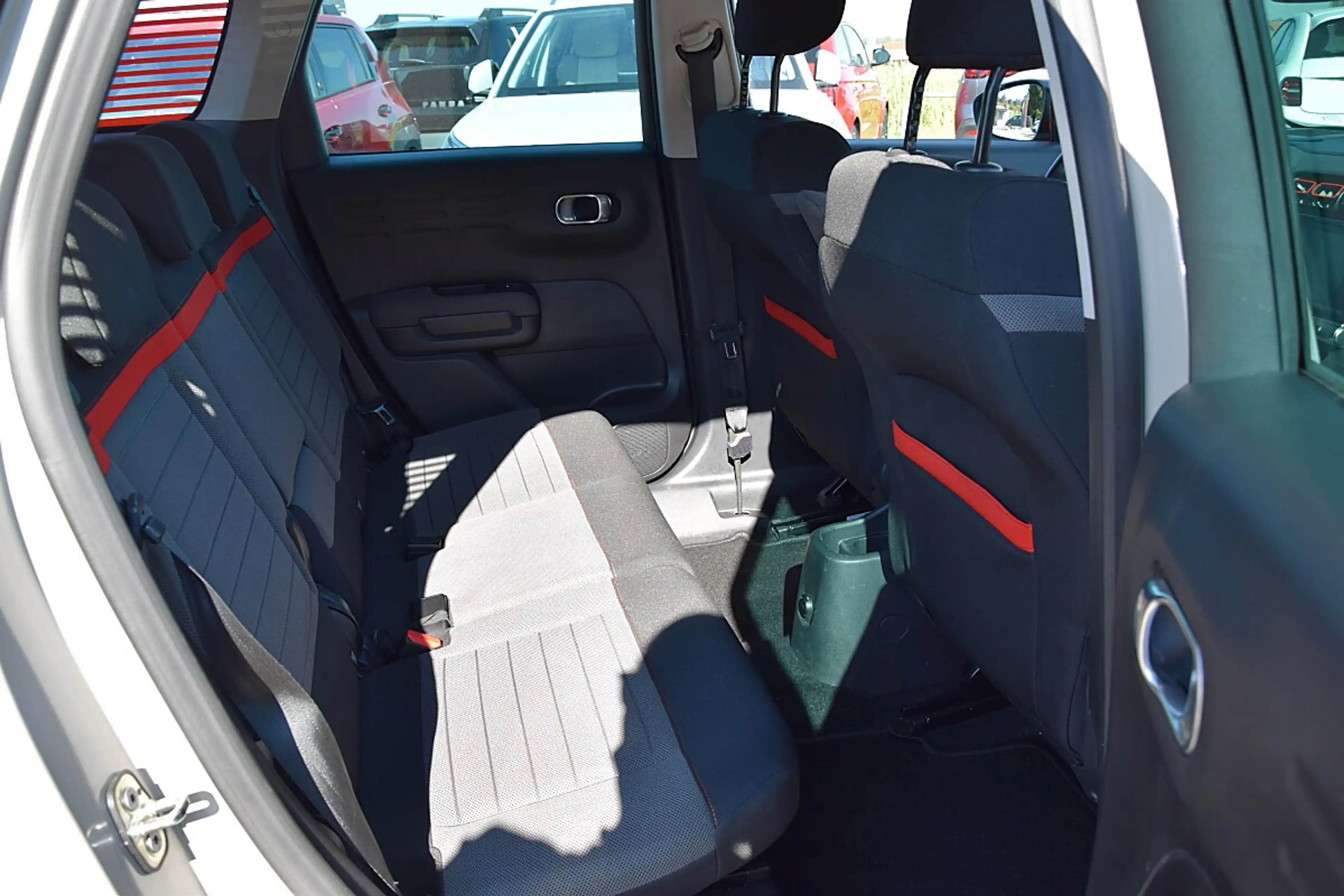 Citroen C3 Aircross PureTech130 S&S EAT6 Shine **AHK** — photo 13