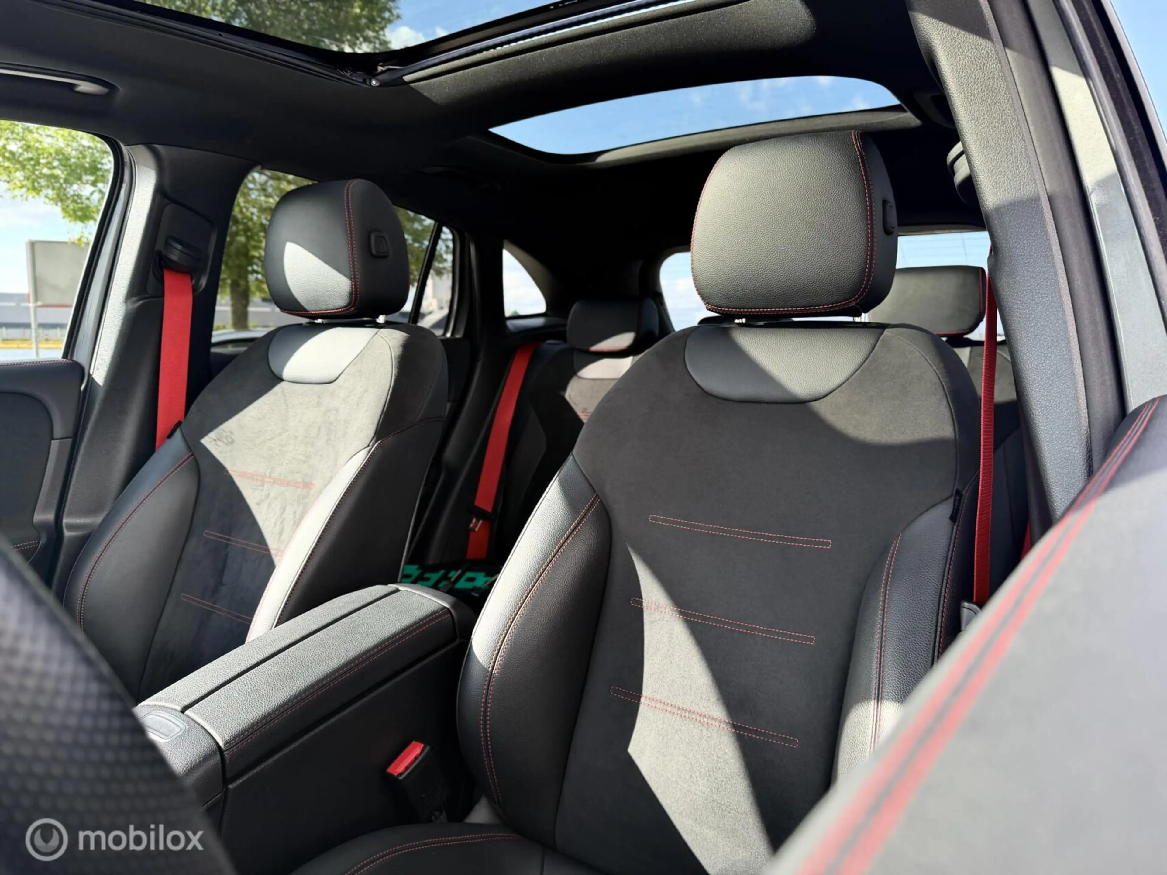 Mercedes-Benz GLA 200 AMG Line|Pano |ACC |Carbon — photo 15