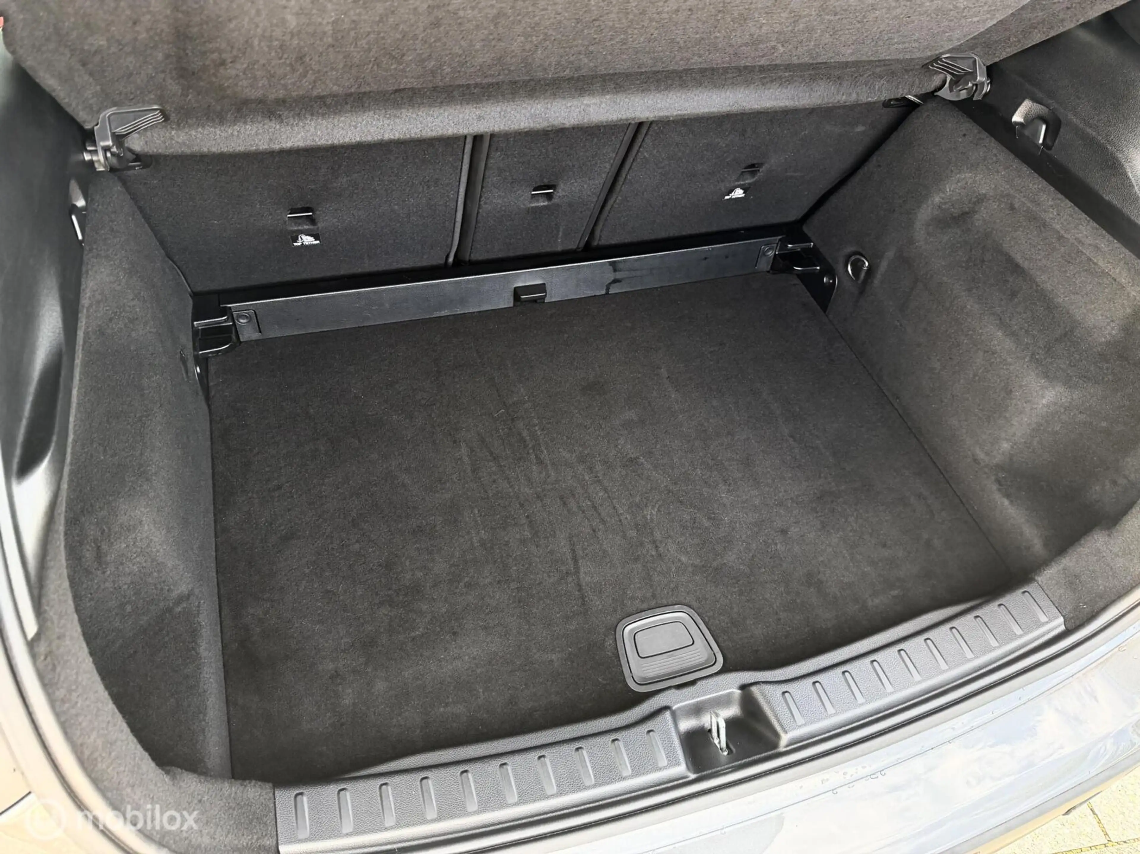 Mercedes-Benz GLA 200 AMG Line|Pano |ACC |Carbon — photo 12