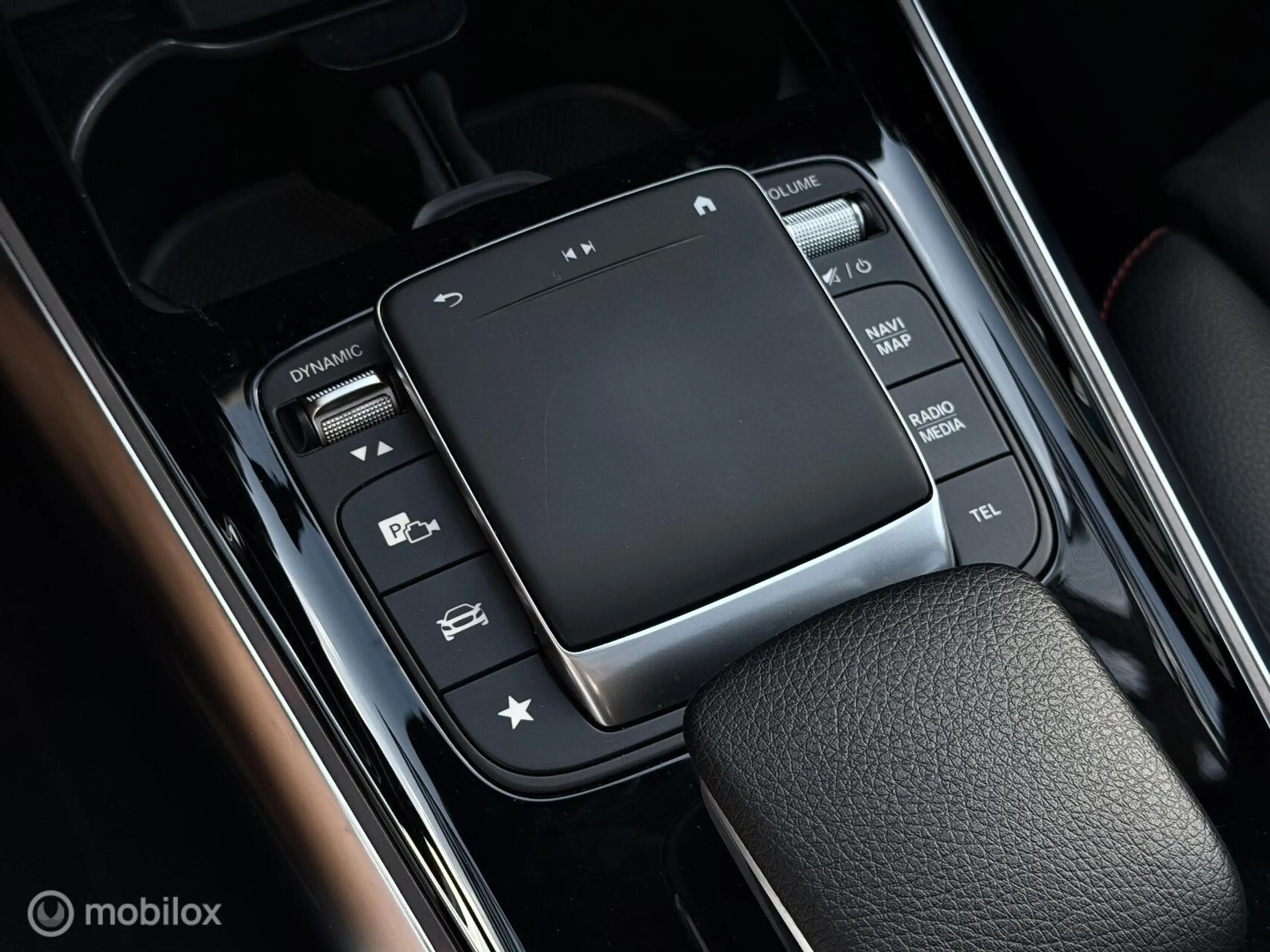 Mercedes-Benz GLA 200 AMG Line|Pano |ACC |Carbon — photo 26
