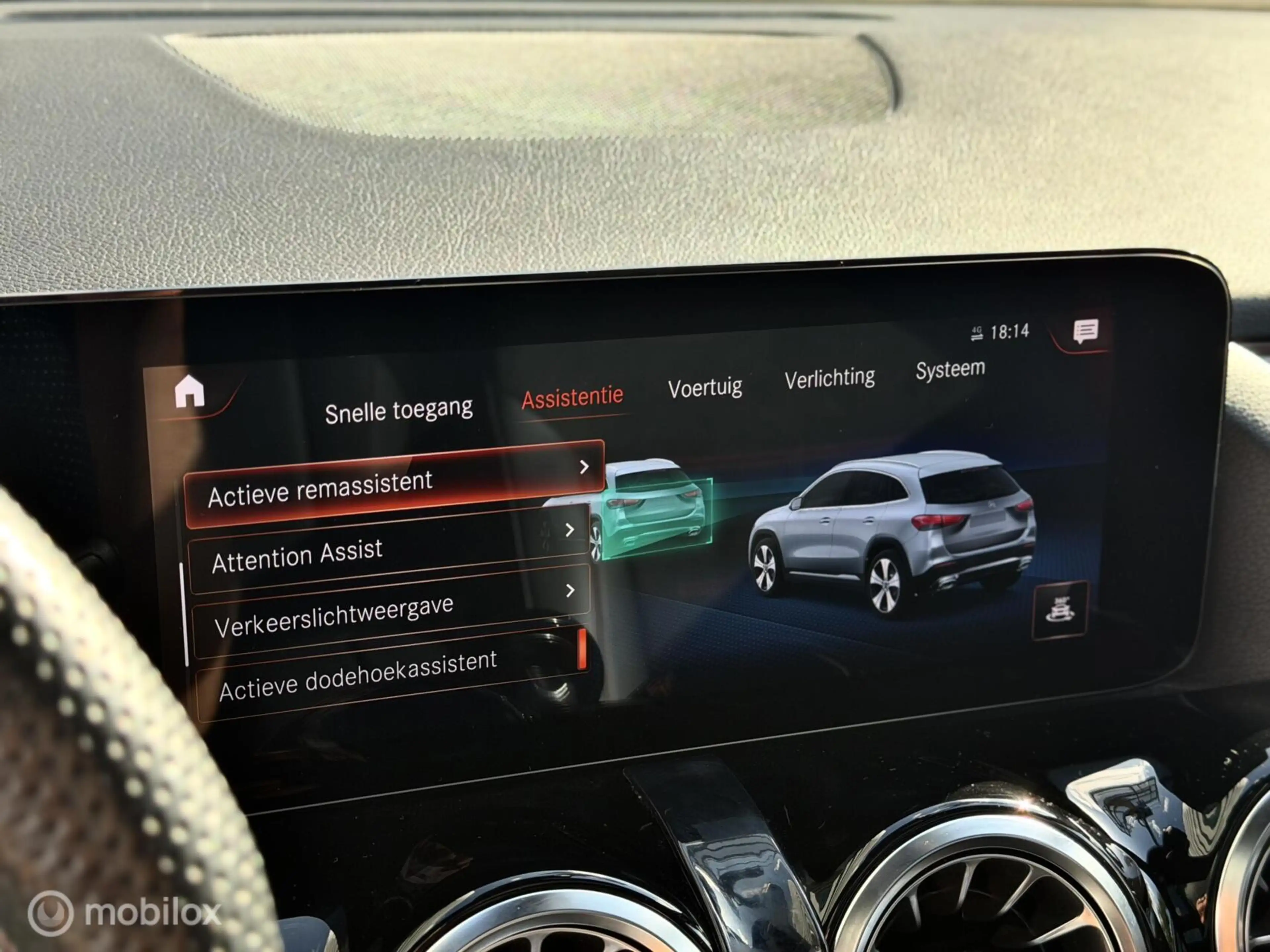 Mercedes-Benz GLA 200 AMG Line|Pano |ACC |Carbon — photo 31