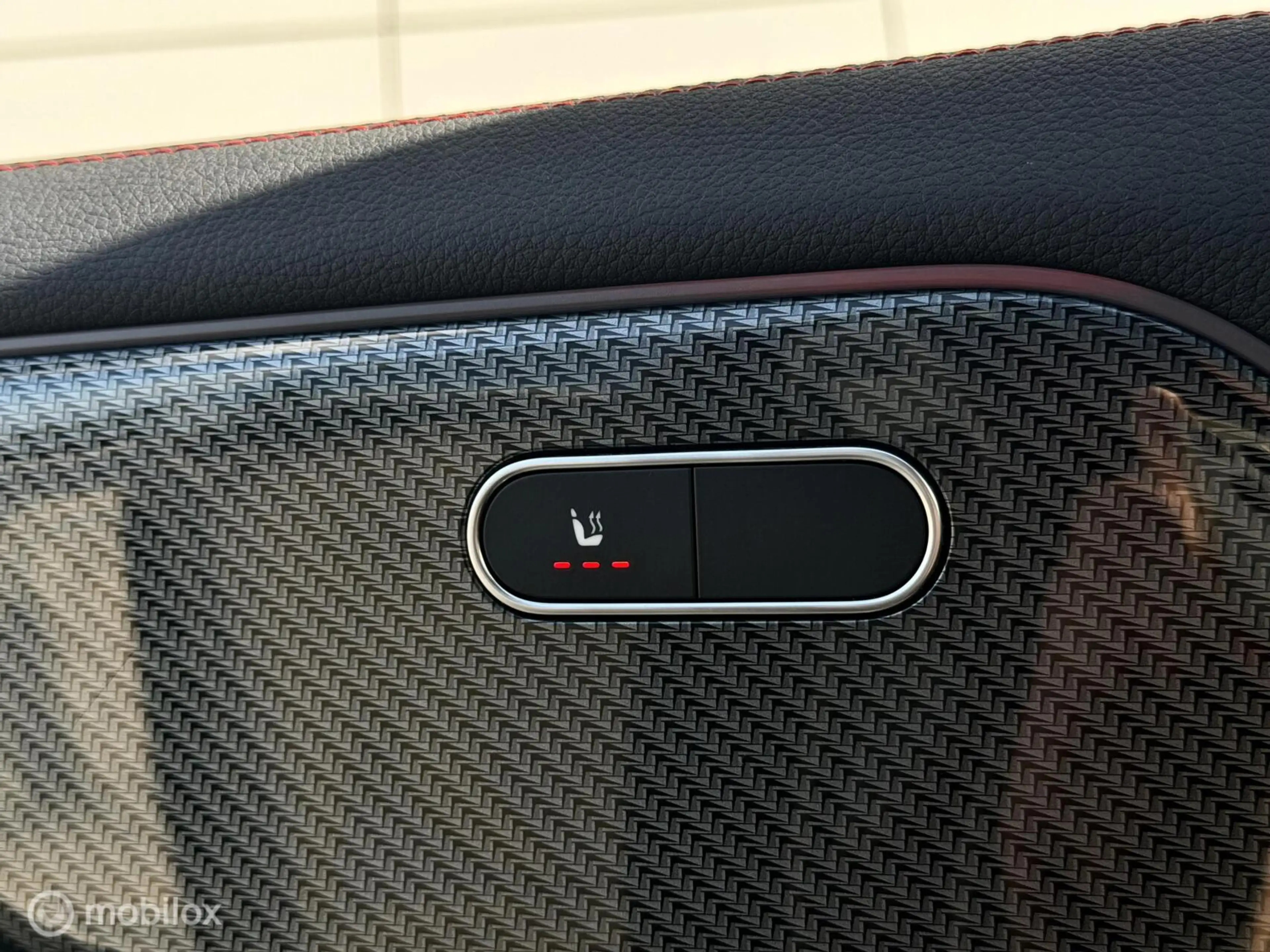 Mercedes-Benz GLA 200 AMG Line|Pano |ACC |Carbon — photo 18