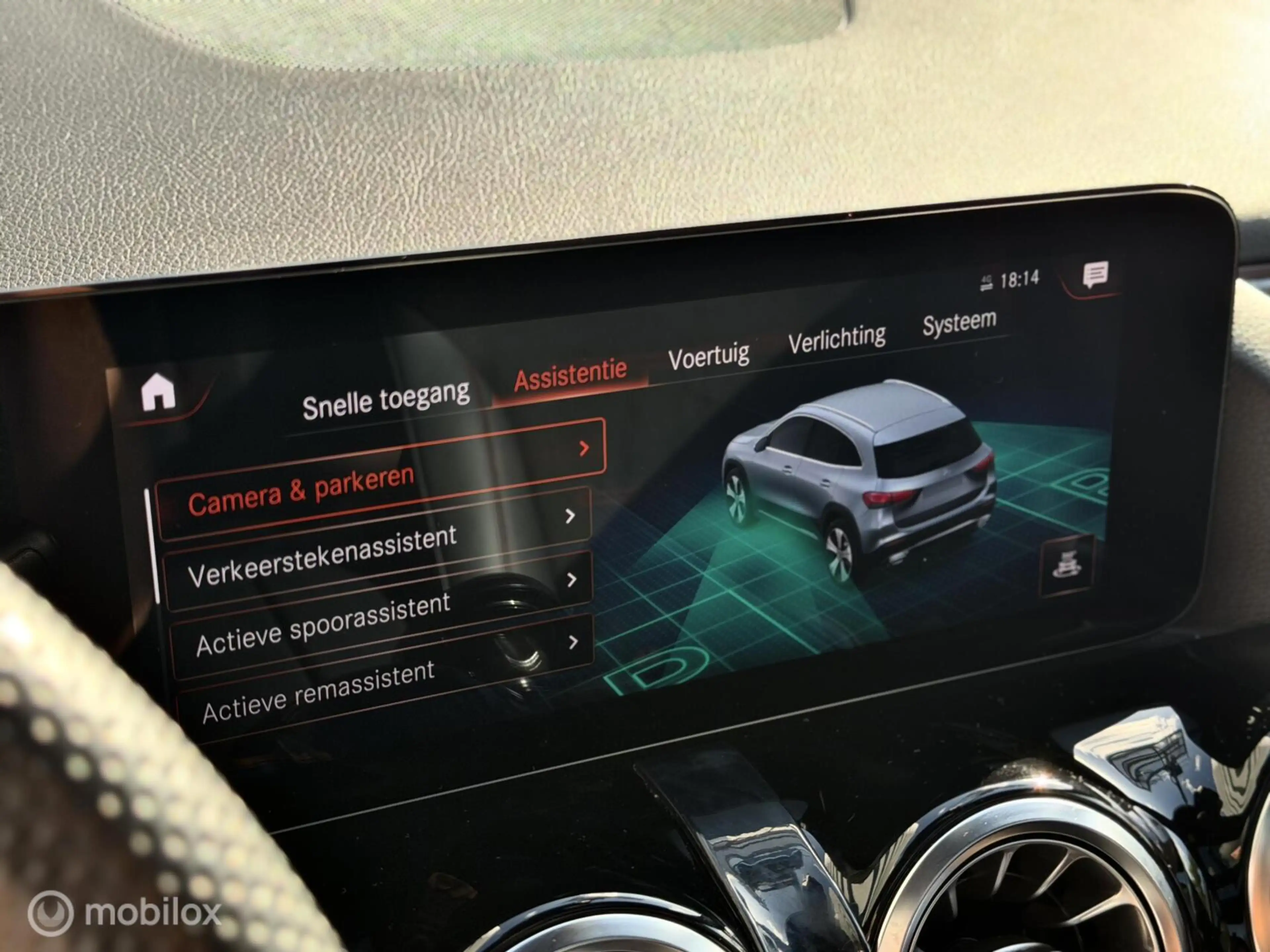 Mercedes-Benz GLA 200 AMG Line|Pano |ACC |Carbon — photo 32