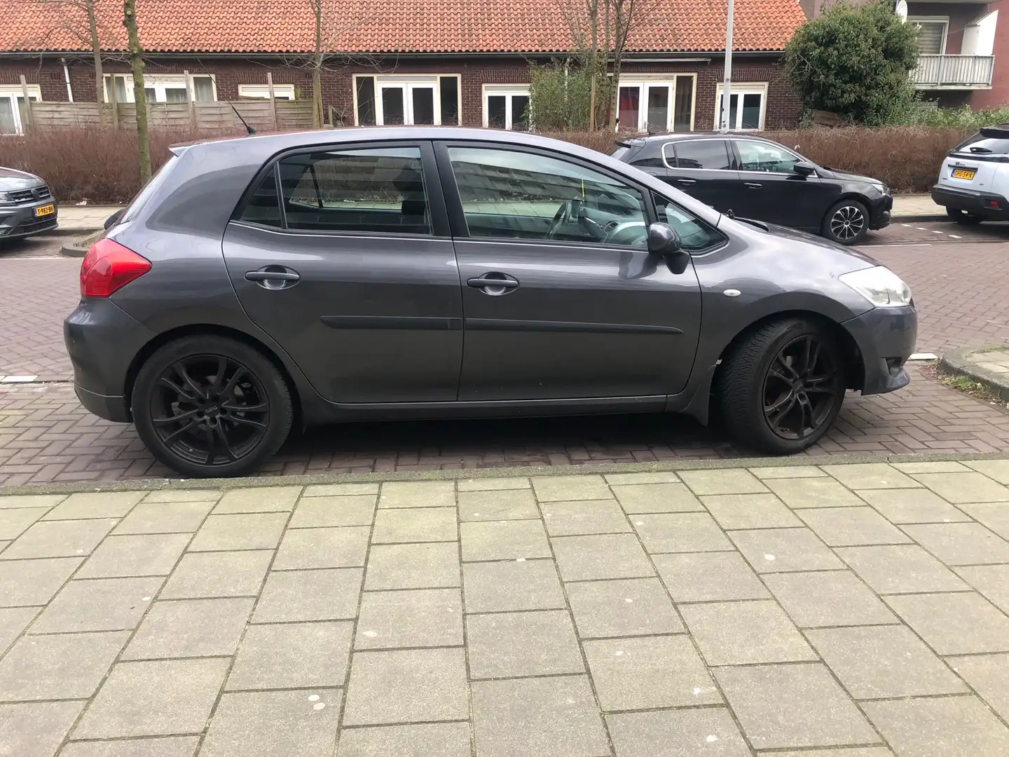 Toyota Auris 1.6 Aspiration Šedá - 1