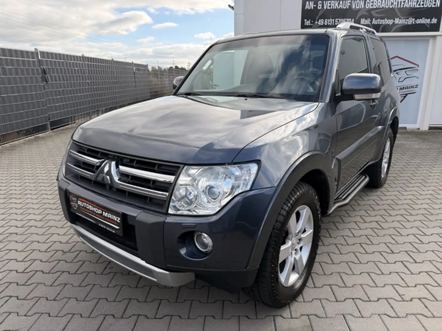 Mitsubishi Pajero 3.2 DI-D **3trg*AHK*2Hand** Gris - 2