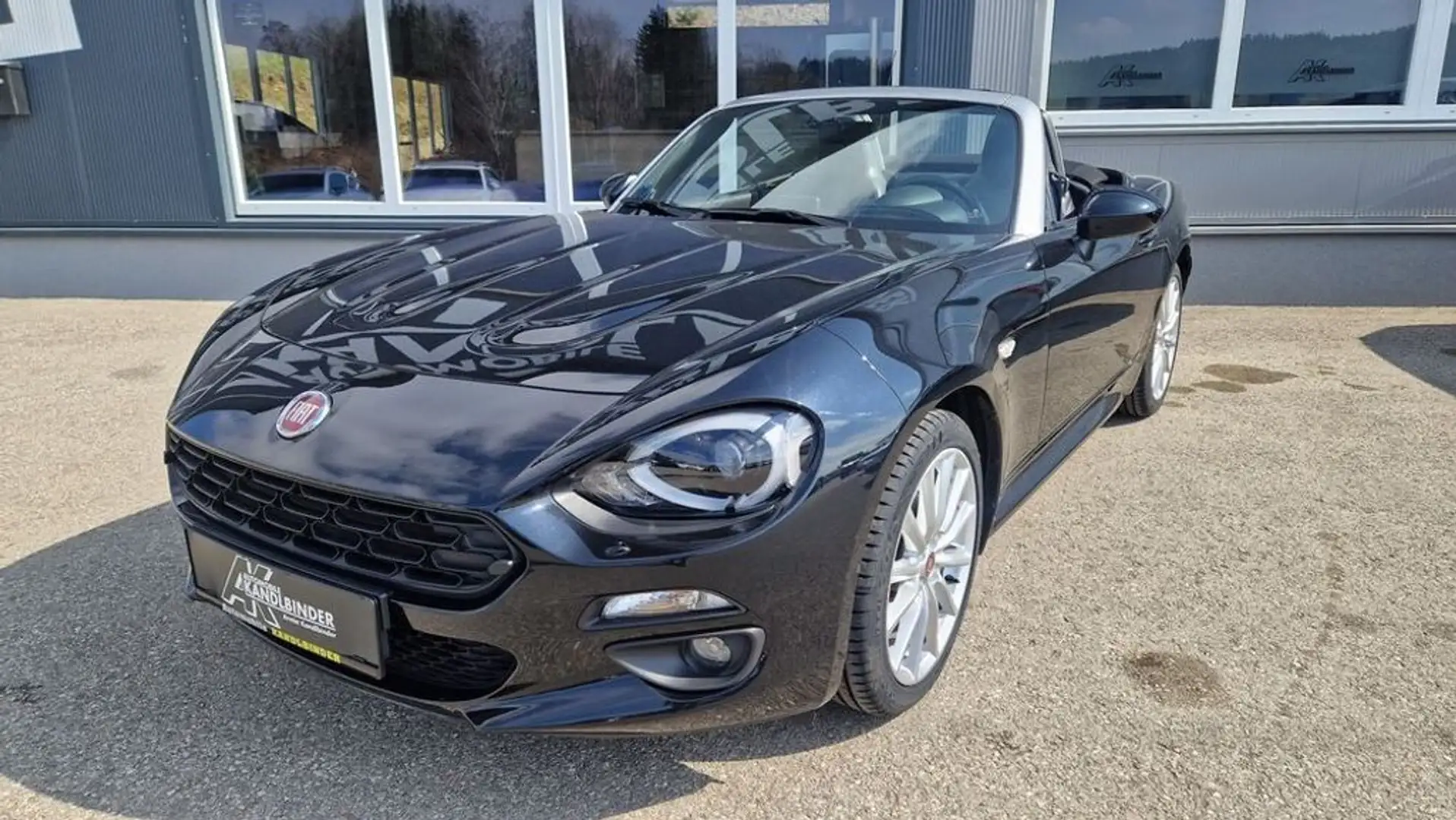 Fiat 124 Spider Lusso Schwarz - 1