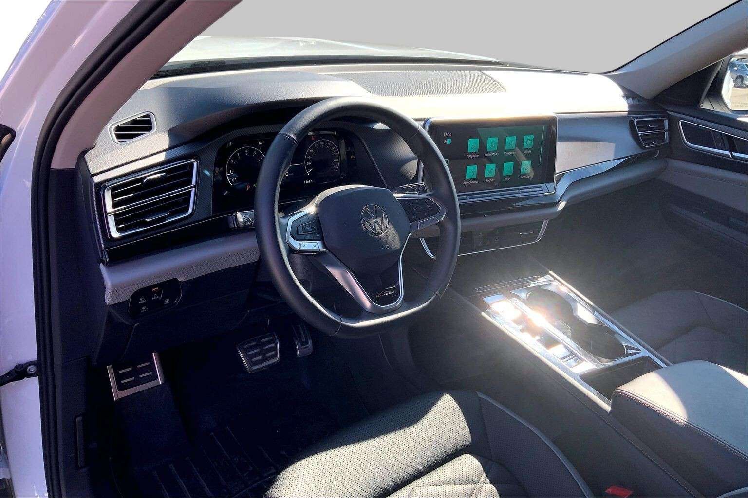 2025 Volkswagen Atlas AWD DEMO | Leather | Sunroof | Car play — снимка 1