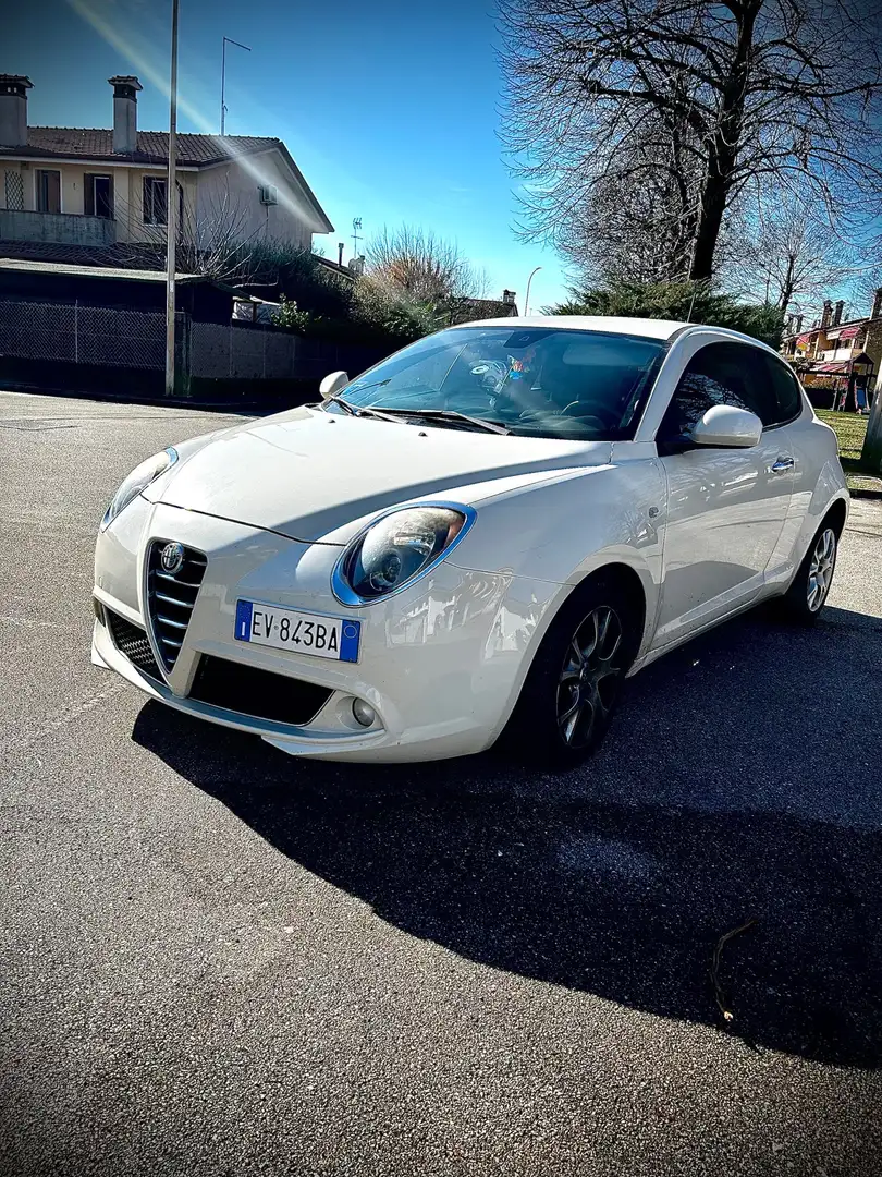 Alfa Romeo MiTo 1.3 jtdm(2) Distinctive s&s my11 Бежевий - 1