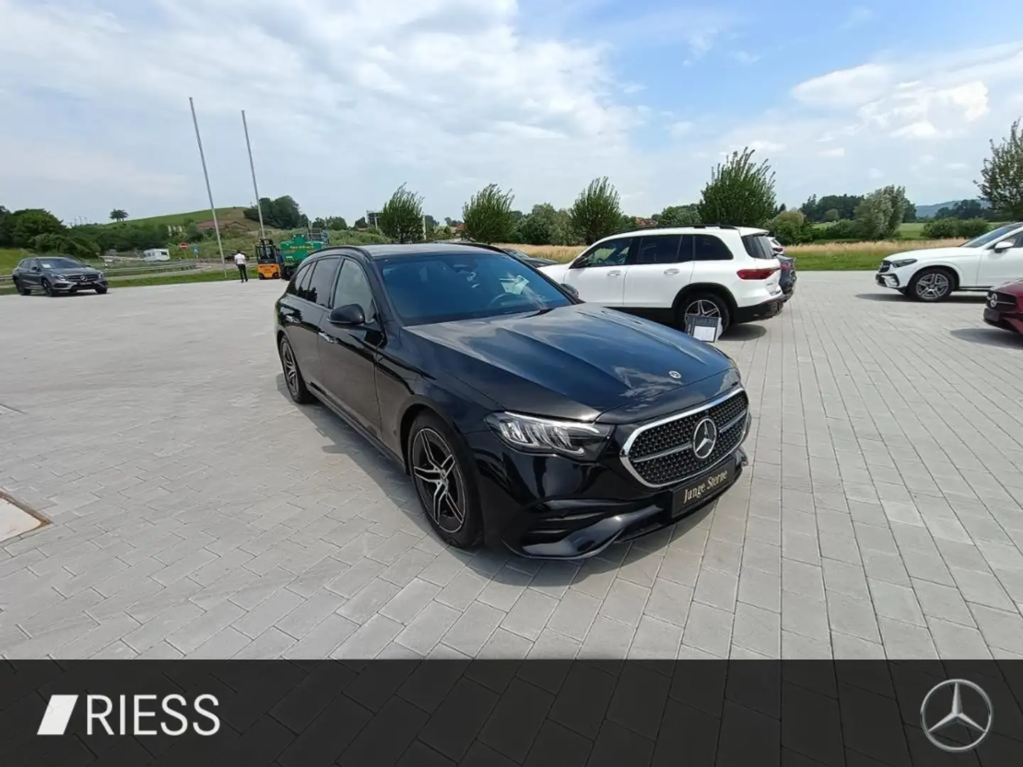 Mercedes-Benz E 220 d T AMG Night AHK Distr. Navi Prem. Kamera Black - 2