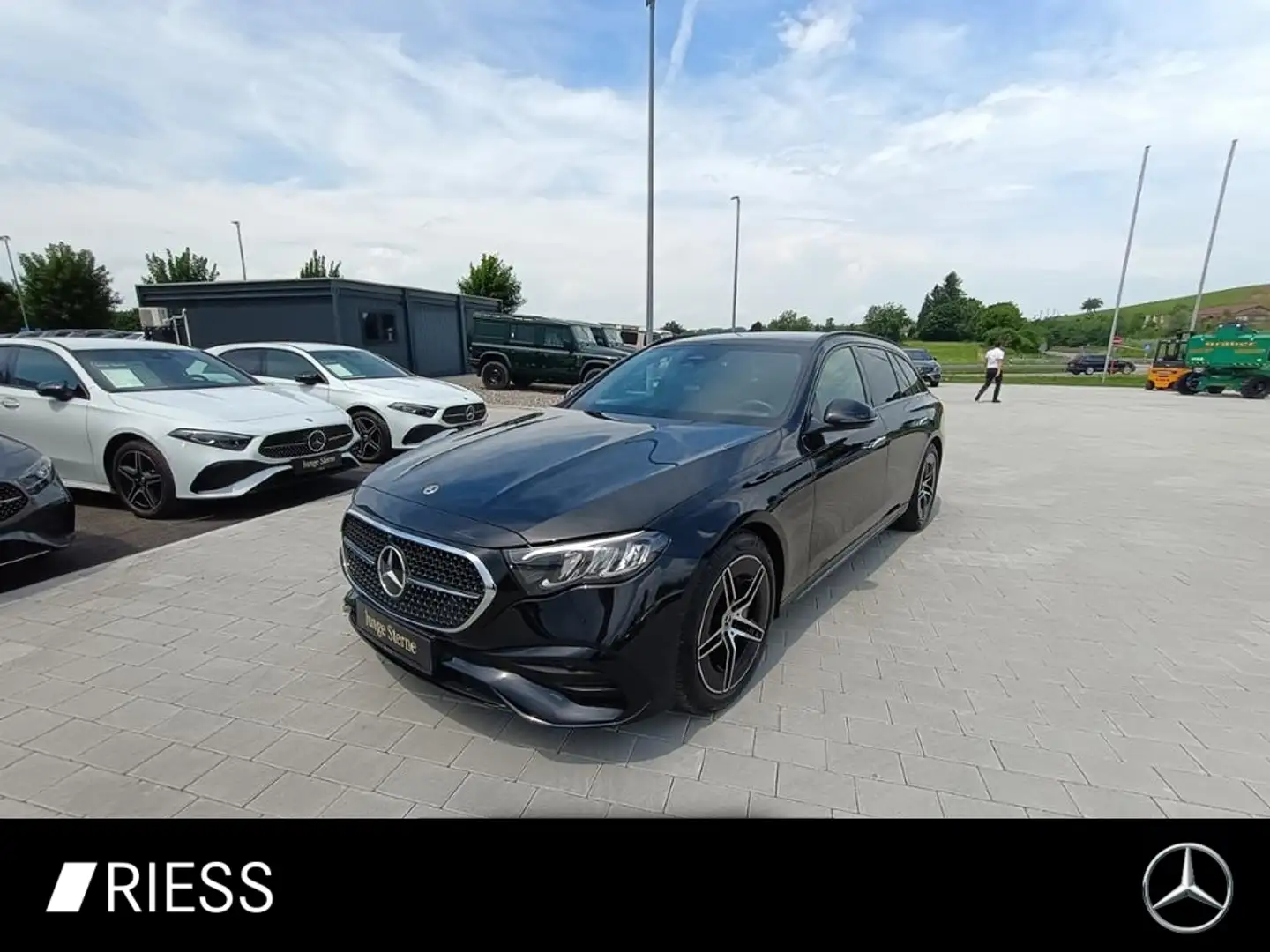 Mercedes-Benz E 220 d T AMG Night AHK Distr. Navi Prem. Kamera Black - 1