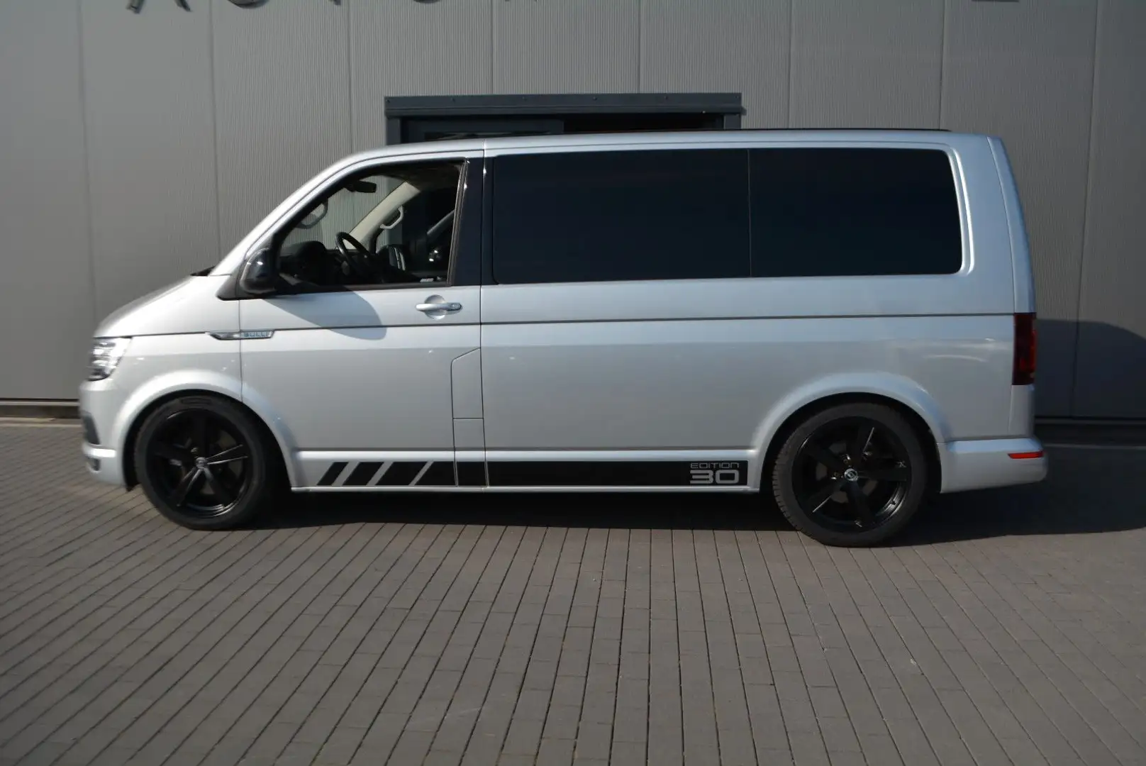 Volkswagen T6 Multivan EDITION 30-DSG-Schiebedach-Garantie Silber - 2