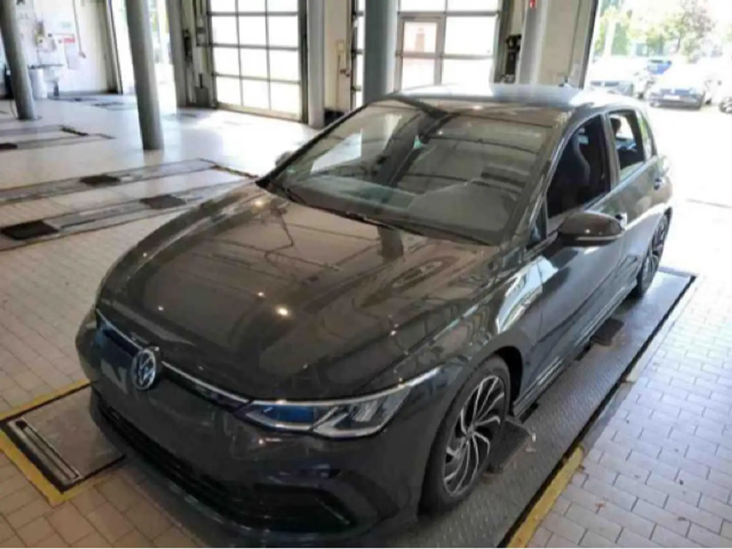 Volkswagen Golf VIII 1.5 TSI R-Line FrontAssist LED DAB+ Grau - 2