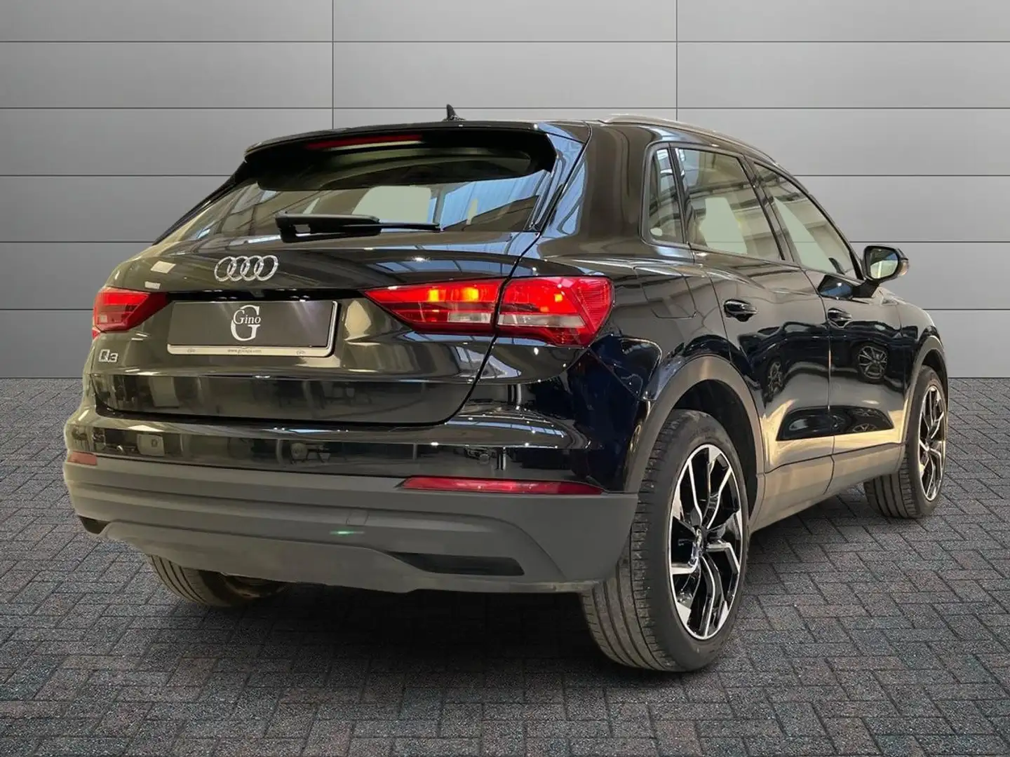 Audi Q3 35 2.0 tdi Business s-tronic Zwart - 2