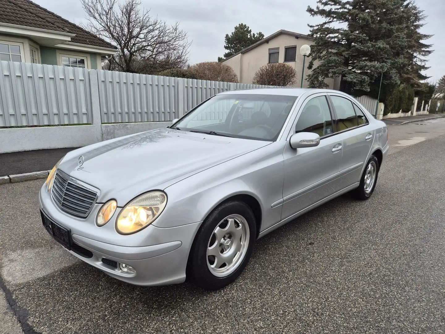 Mercedes-Benz E 200 Classic CDI Automatik - 1