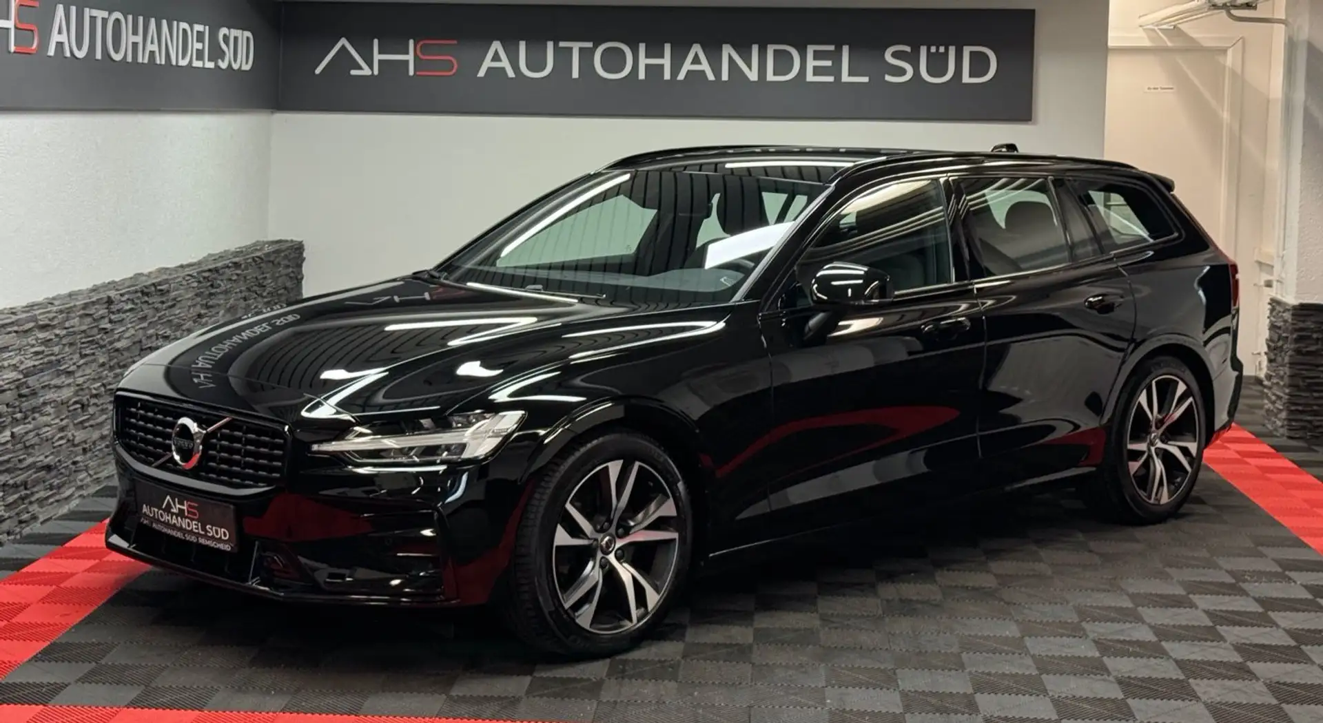 Volvo V60 R Design*LEDER*STHZG*KAMERA*LED* Schwarz - 1