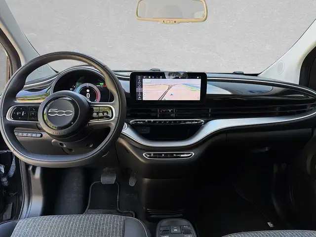 Fiat 500e view 7