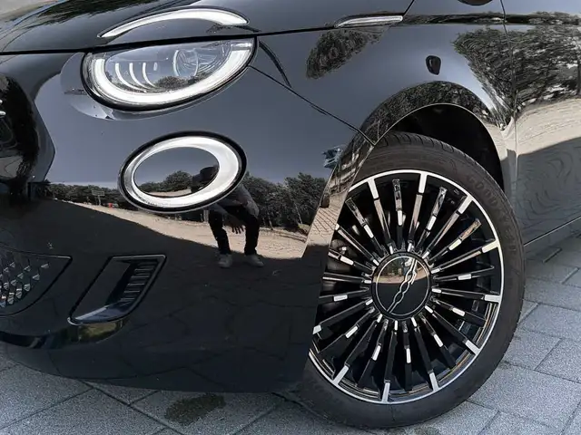 Fiat 500e view 13