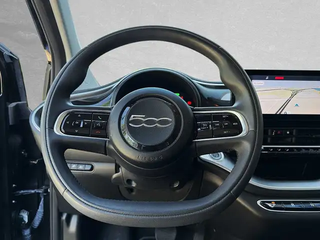 Fiat 500e view 11