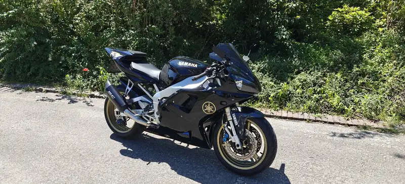 Yamaha YZF-R1