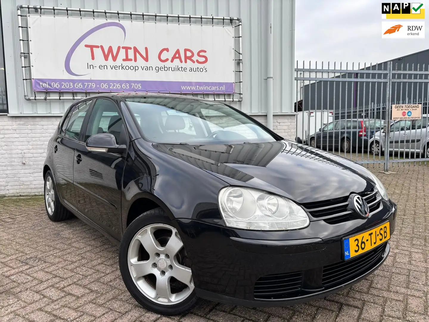 Volkswagen Golf 1.6 FSI Trendline Business 5drs Airco Schwarz - 1