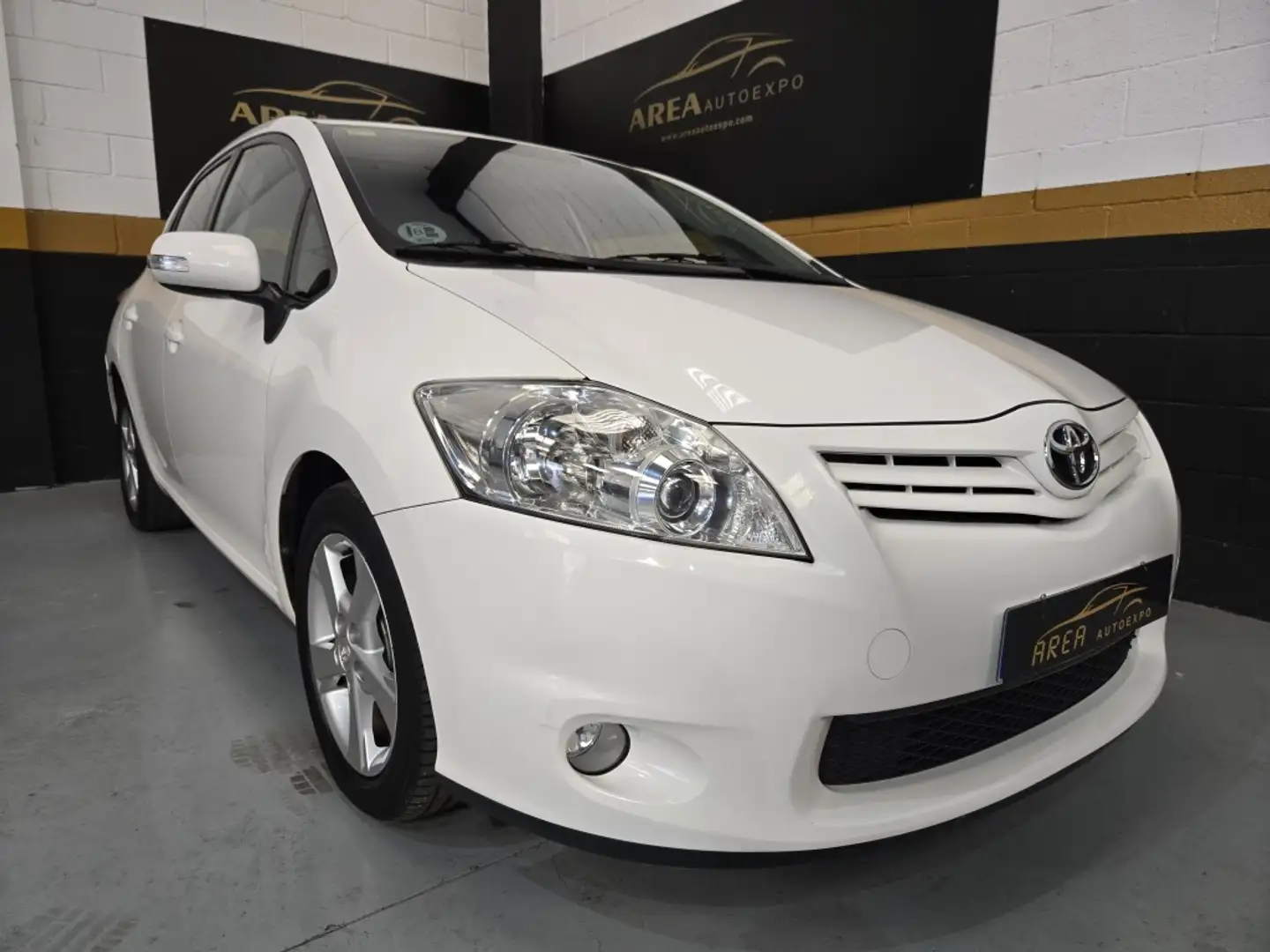 Toyota Auris 1.4D-4D Active Weiß - 2