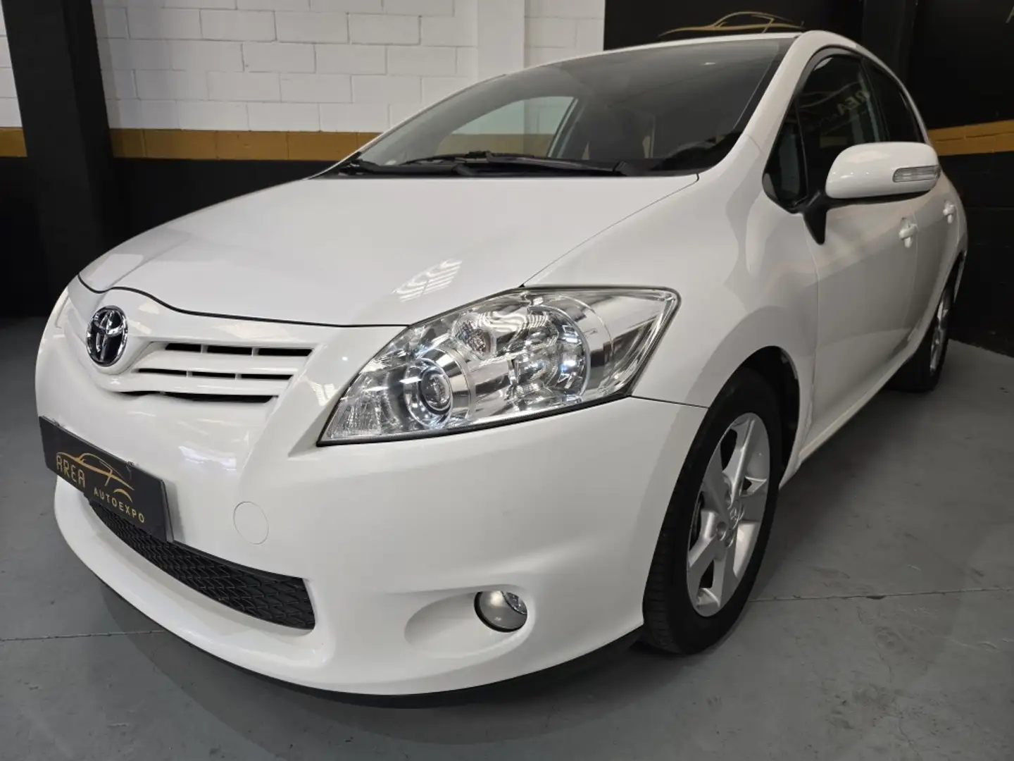 Toyota Auris 1.4D-4D Active Weiß - 1
