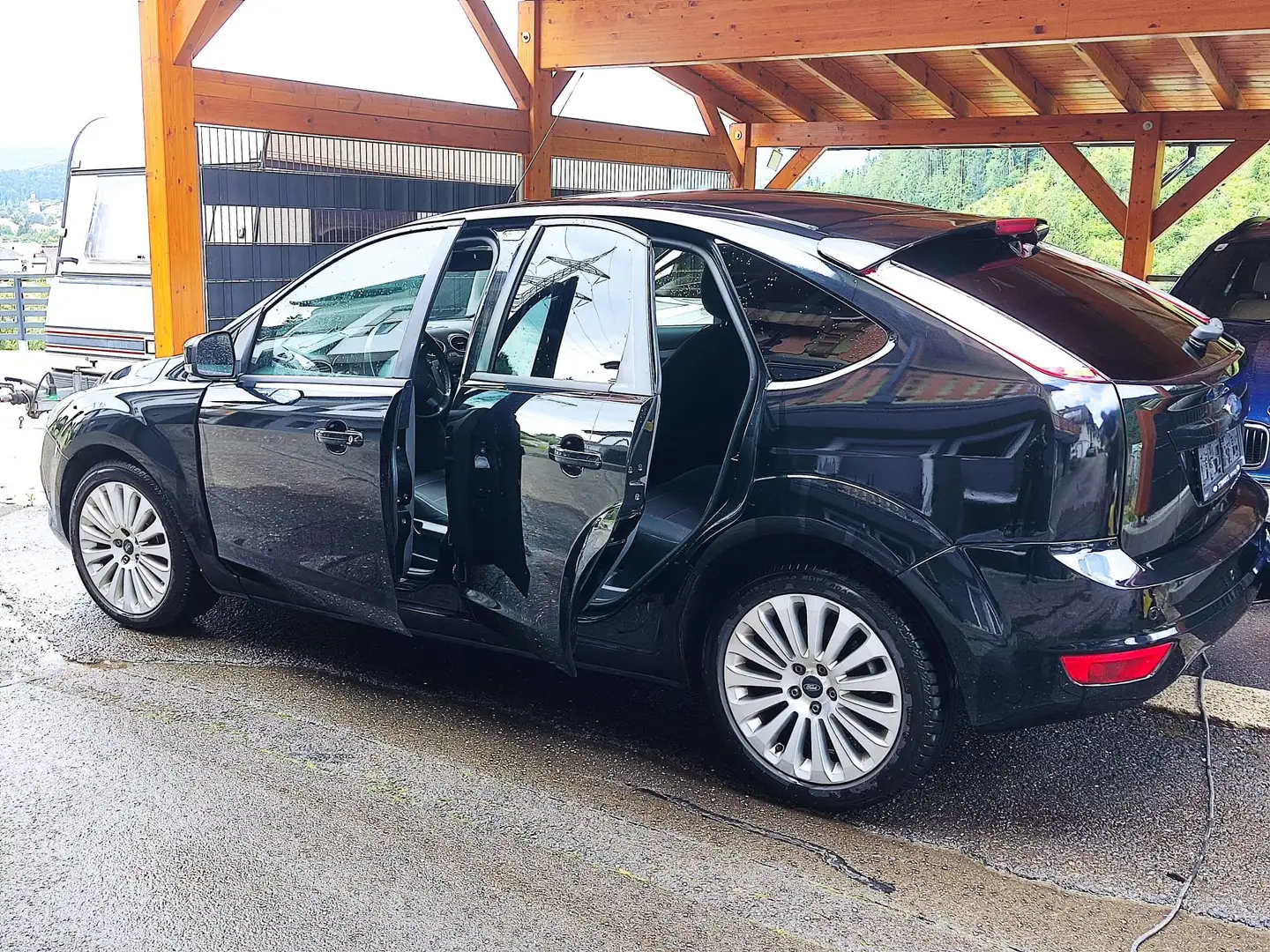 Ford Focus Titanium 2,0 TDCi DPF Schwarz - 2