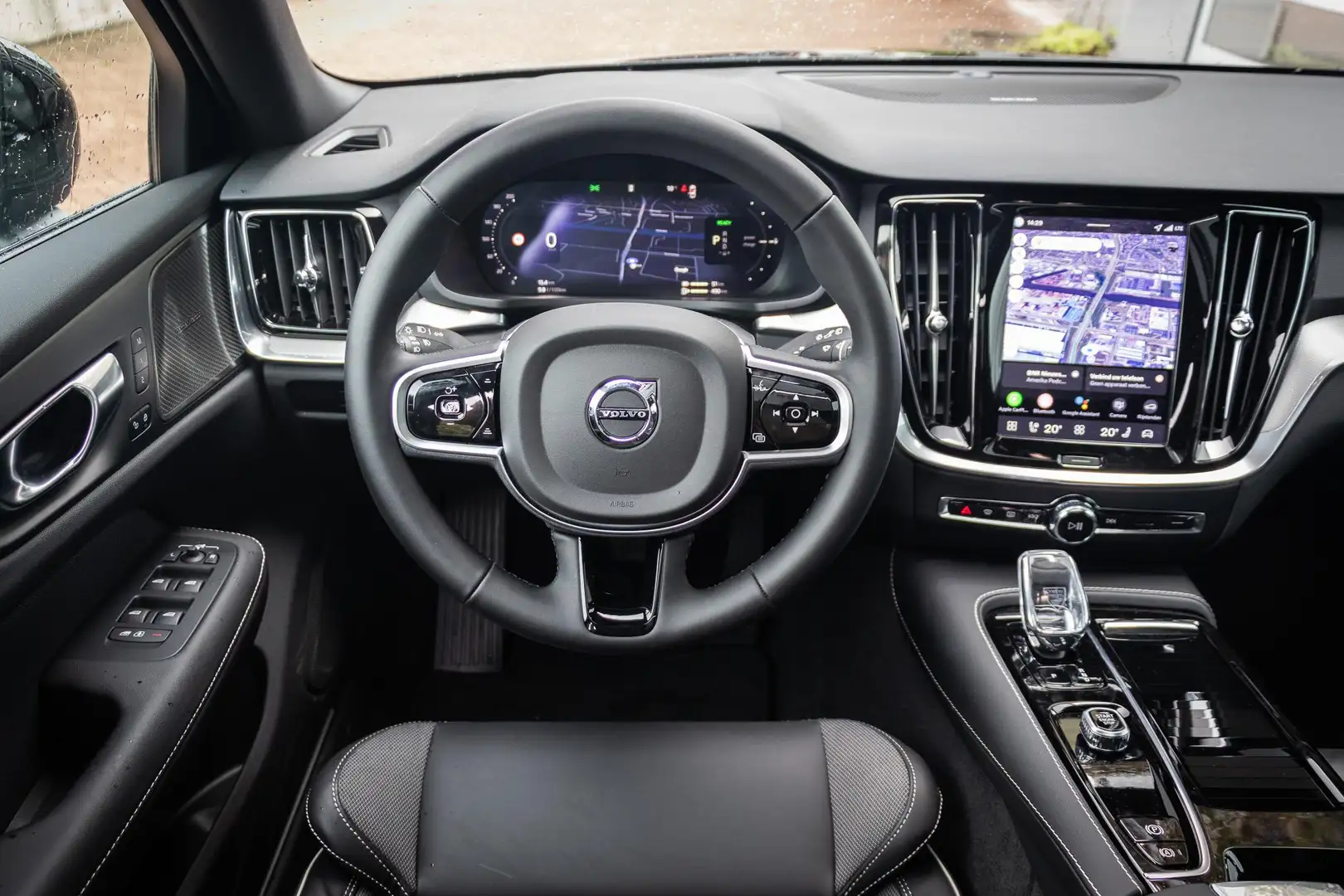 Volvo V60 2.0 T6 Plug-in hybrid AWD Plus Dark | Black Editio Nero - 2