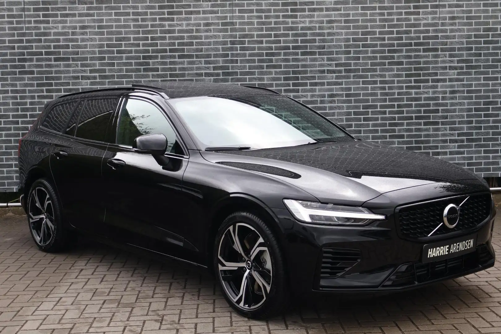 Volvo V60 2.0 T6 Plug-in hybrid AWD Plus Dark | Adaptieve Cr Zwart - 2