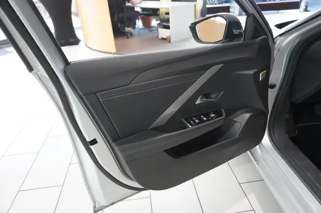 Opel Astra view 14