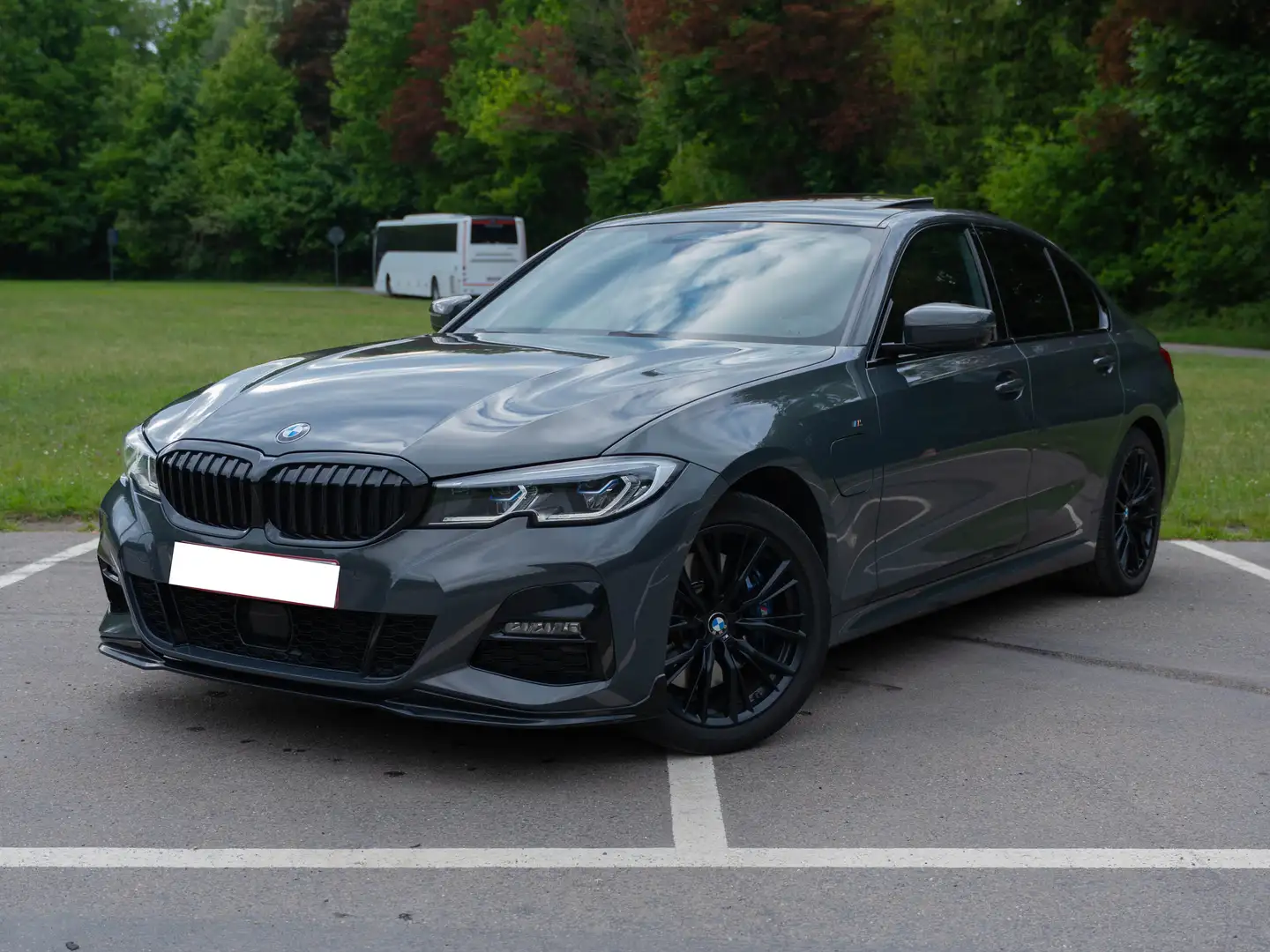 BMW 330 330e Aut. M Sport Grijs - 1
