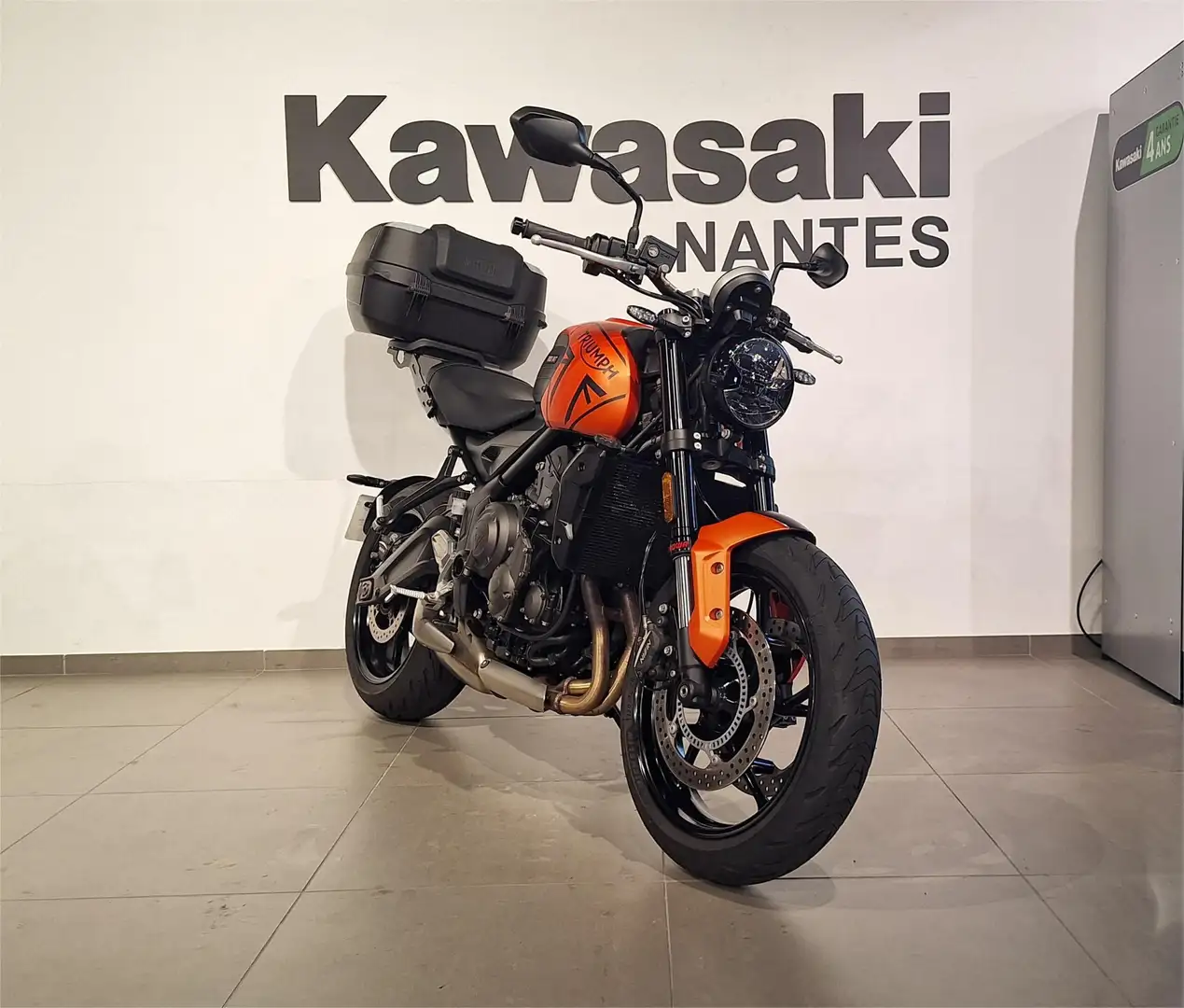 Triumph Naranja - 1