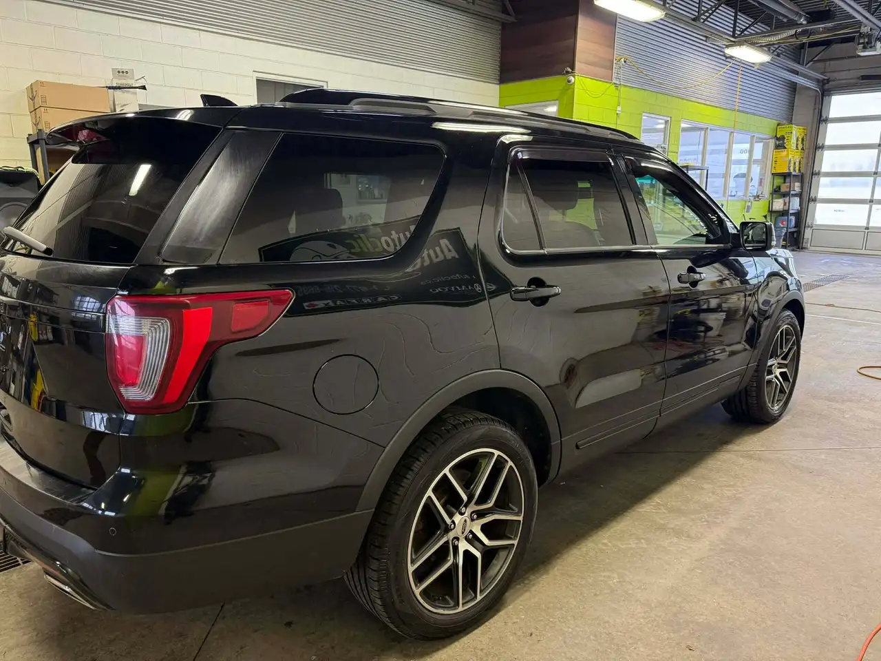 Ford Explorer снимка Ford Explorer
