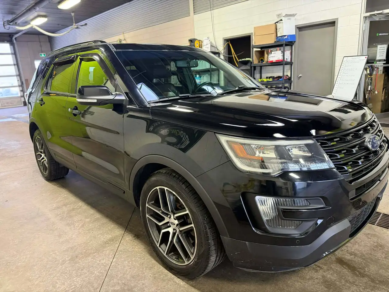 Ford Explorer снимка Ford Explorer