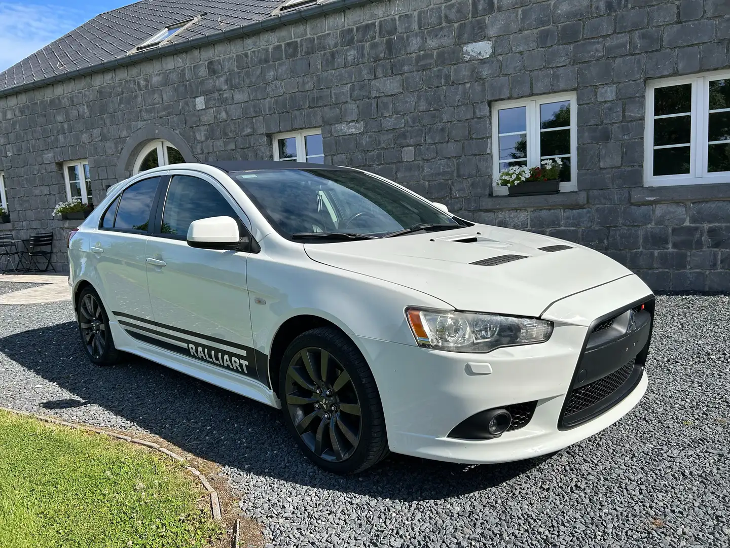 Mitsubishi Lancer Evo Ralliart White - 1