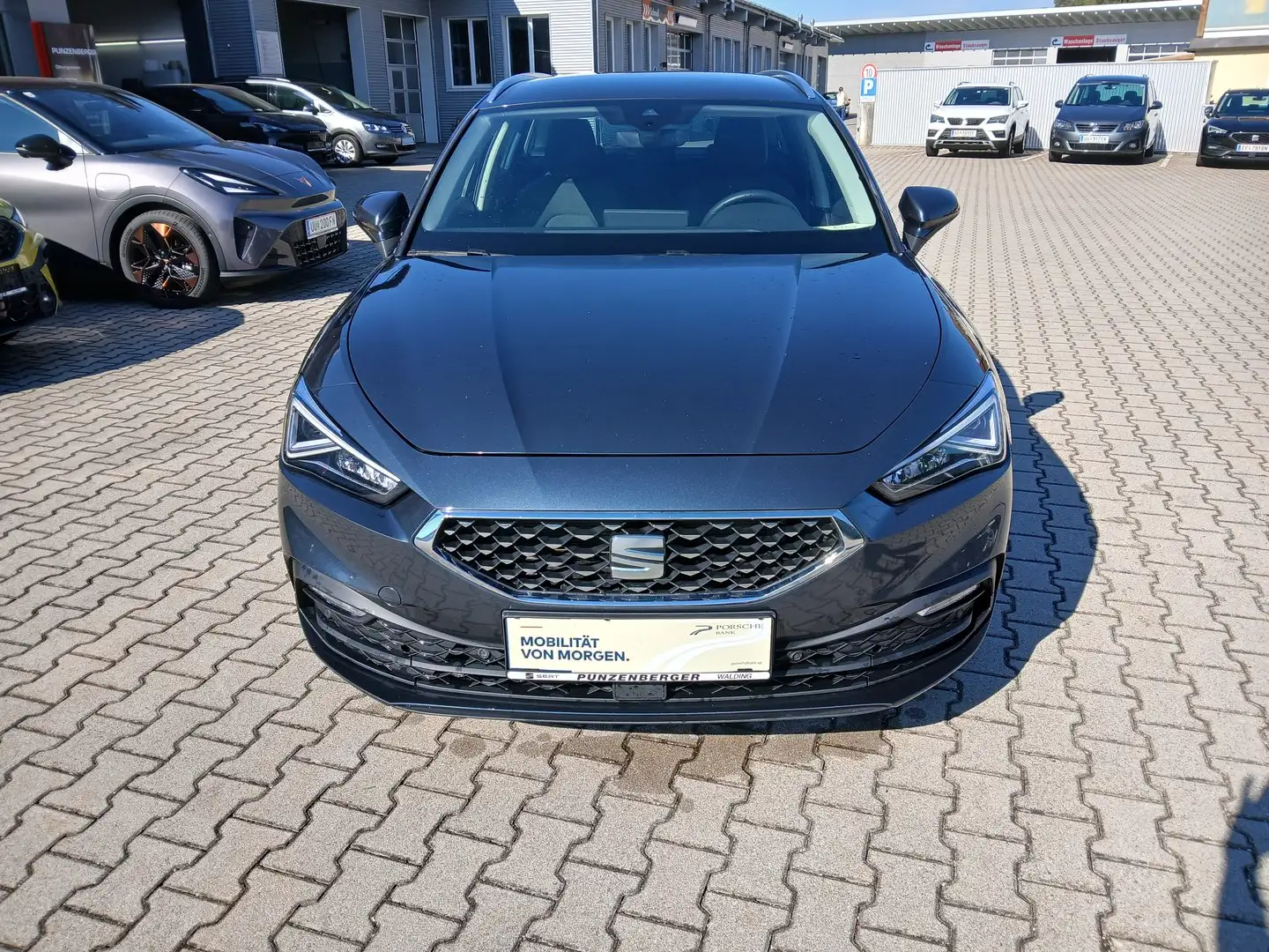SEAT Leon Xcellence 2.0 TDI DSG Grau - 2
