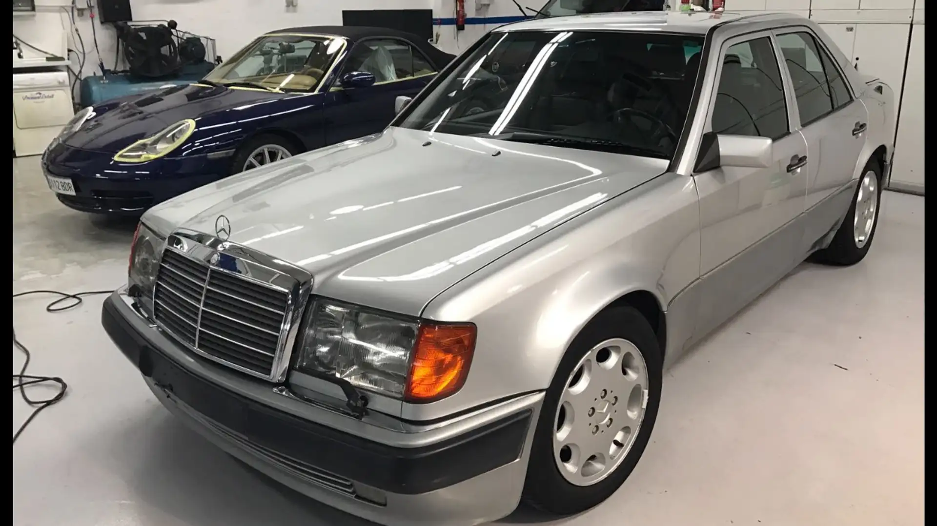 Mercedes-Benz E 500 Срібний - 1