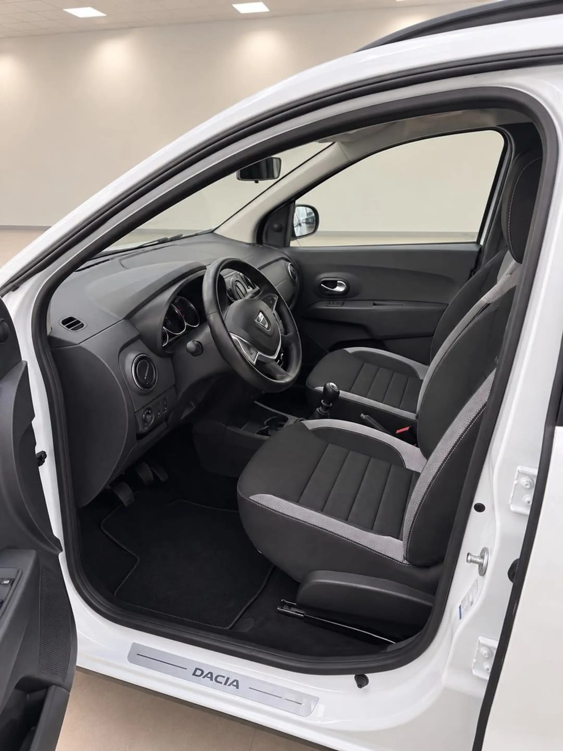 Dacia Lodgy Stepway — photo 4