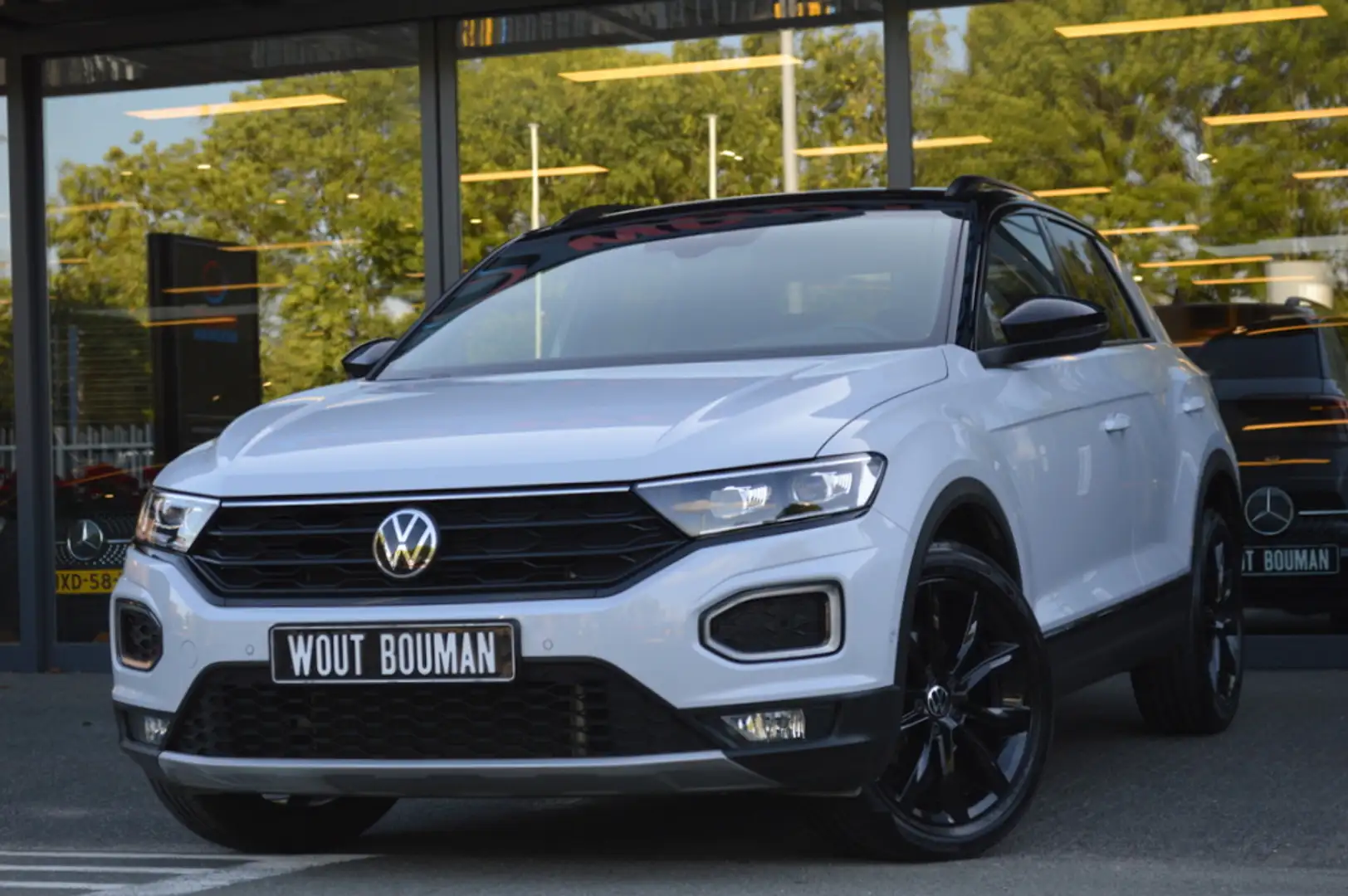 Volkswagen T-Roc 1.5 TSI Sport DSG Led Virtual Acc Camera Keyless A Wit - 1