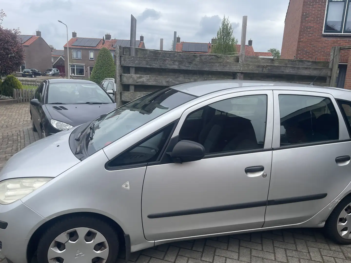 Mitsubishi Colt 1.5 Invite Gris - 2
