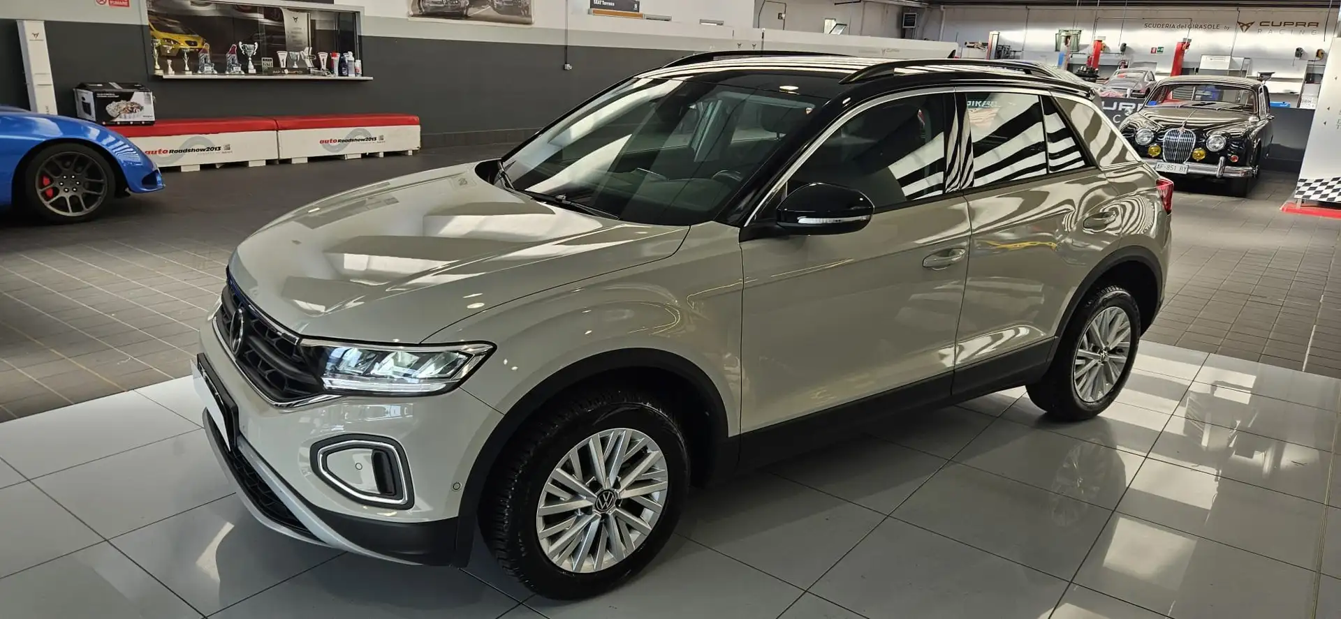 Volkswagen T-Roc T-Roc 1.0 tsi Life 110cv Gris - 2