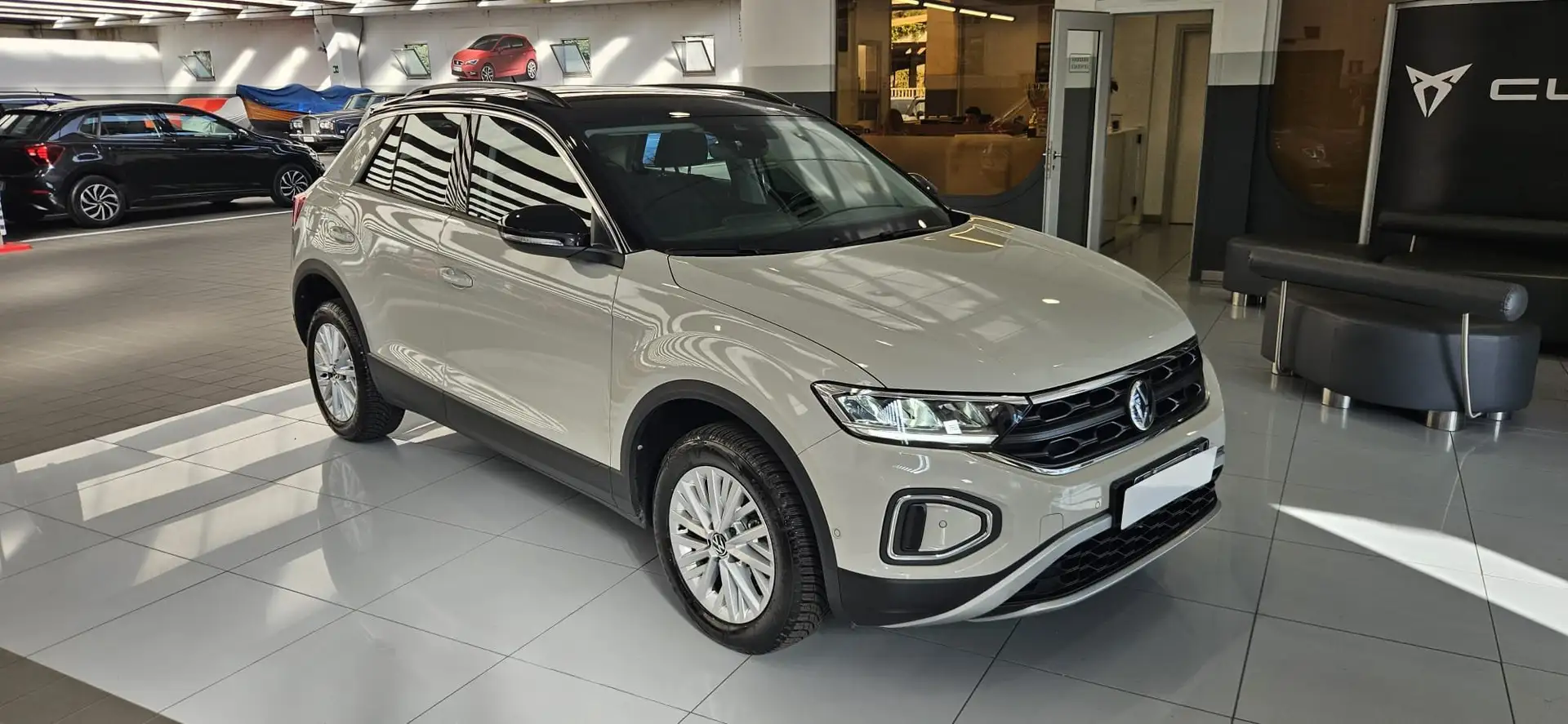 Volkswagen T-Roc T-Roc 1.0 tsi Life 110cv Gris - 1