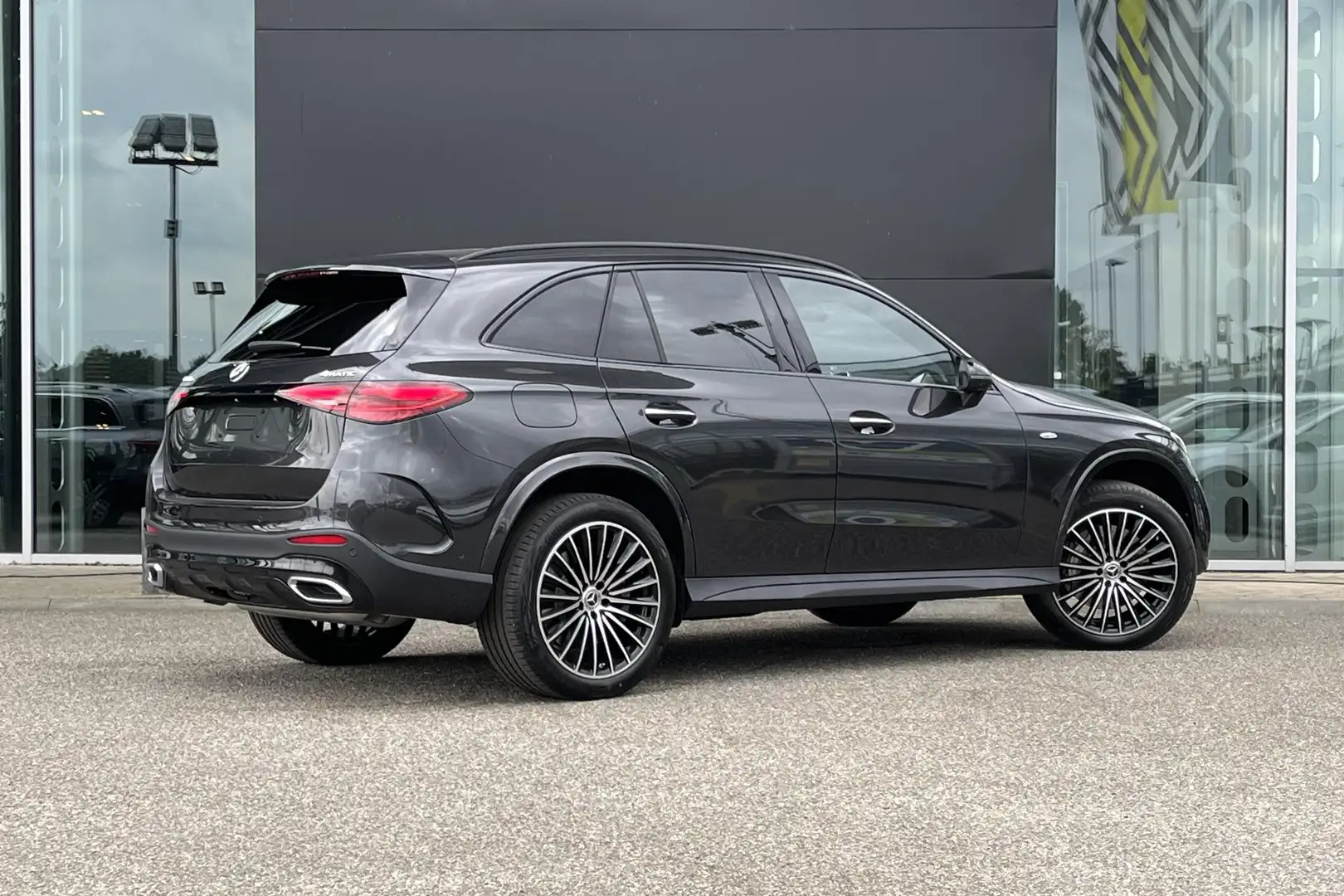 Mercedes-Benz GLC 300 GLC 300e Automaat 4MATIC Sport Edition | AMG Premi Grijs - 2